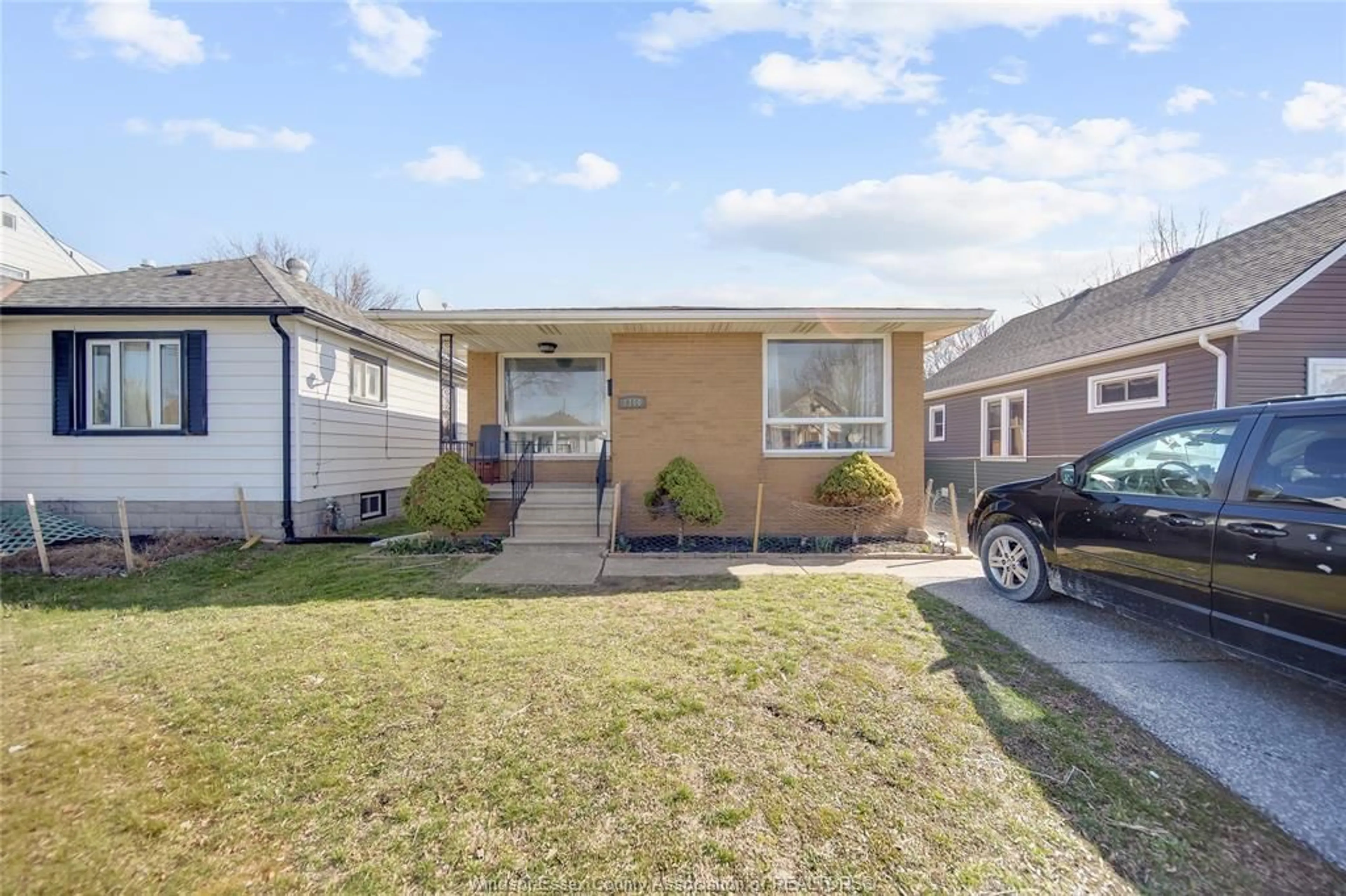 Unknown for 2340 GEORGE Ave, Windsor Ontario N8W 4M4