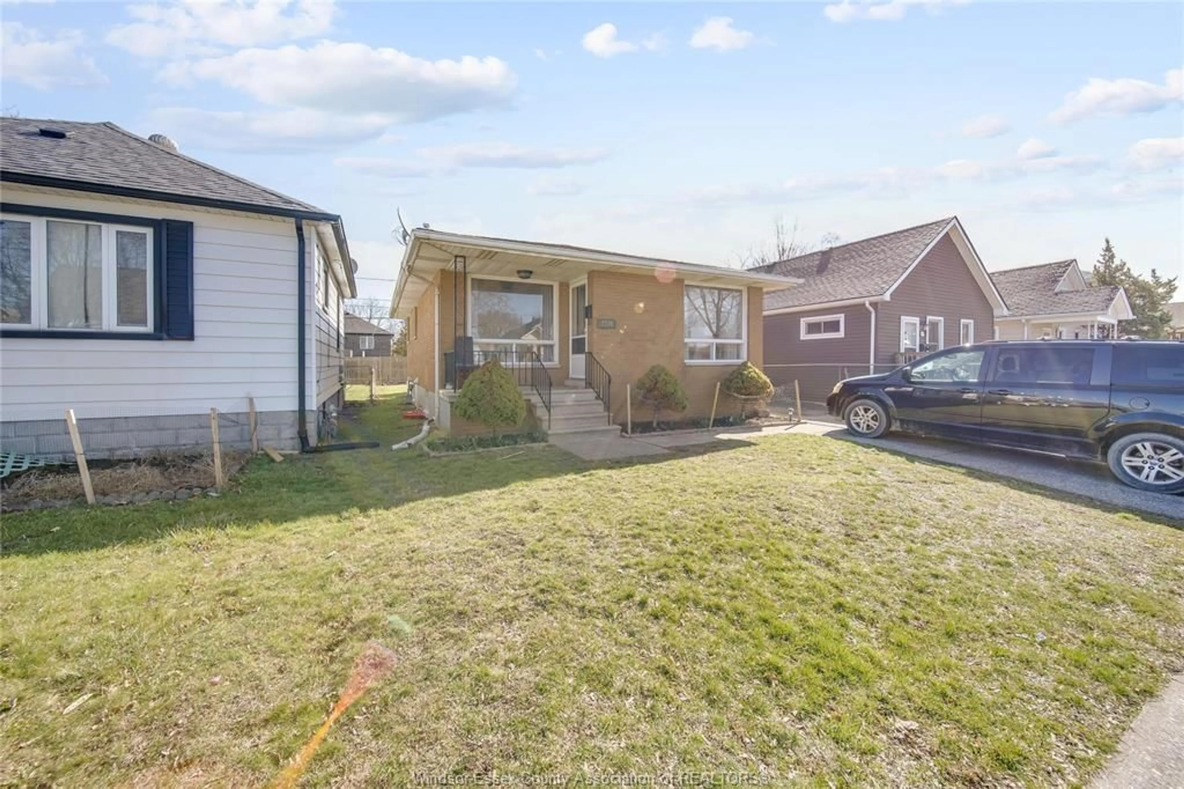 Unknown for 2340 GEORGE Ave, Windsor Ontario N8W 4M4