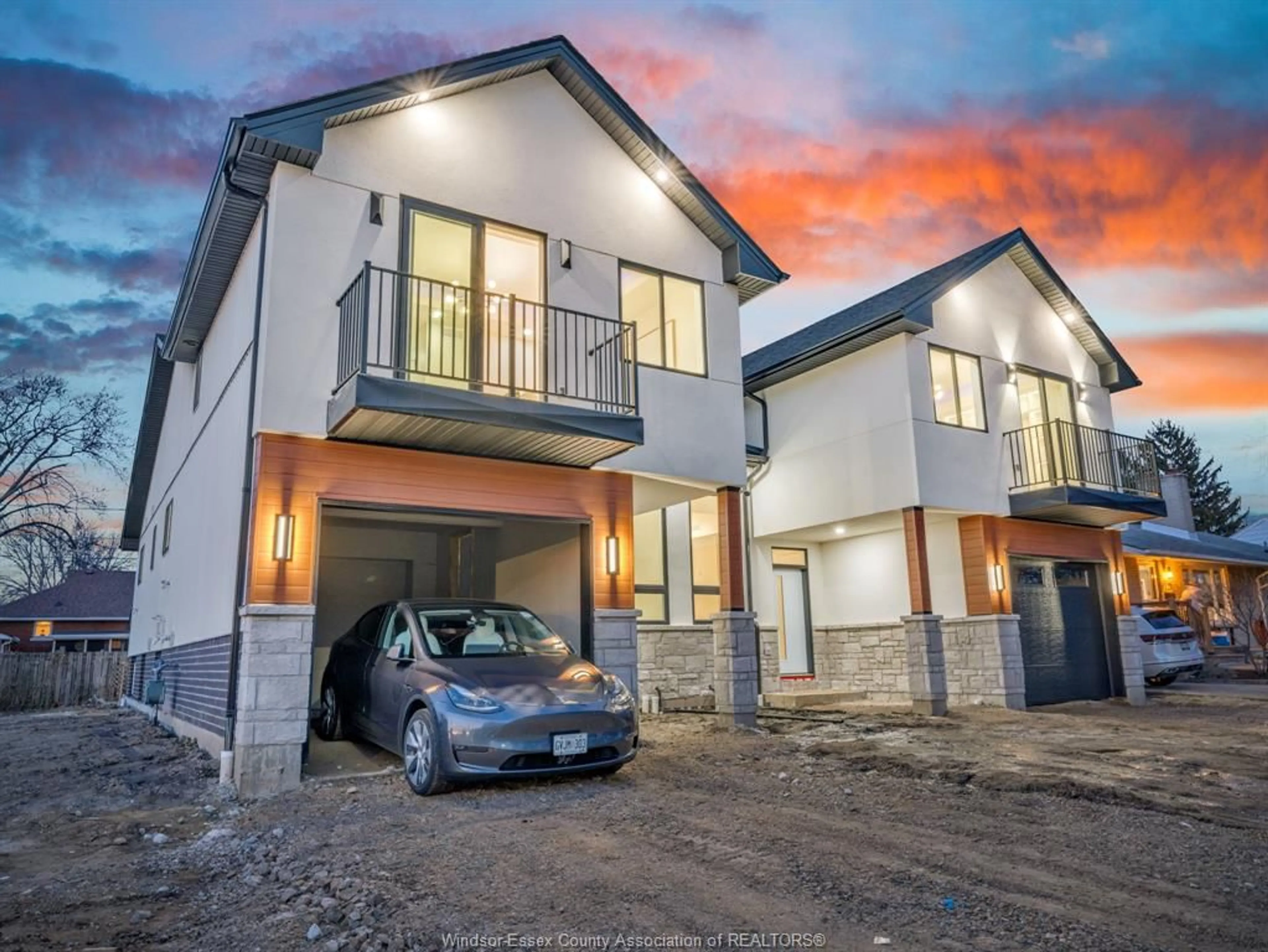 A pic from outside/outdoor area/front of a property/back of a property/a pic from drone, street for 123 Laurier, LaSalle Ontario N9J 1L4