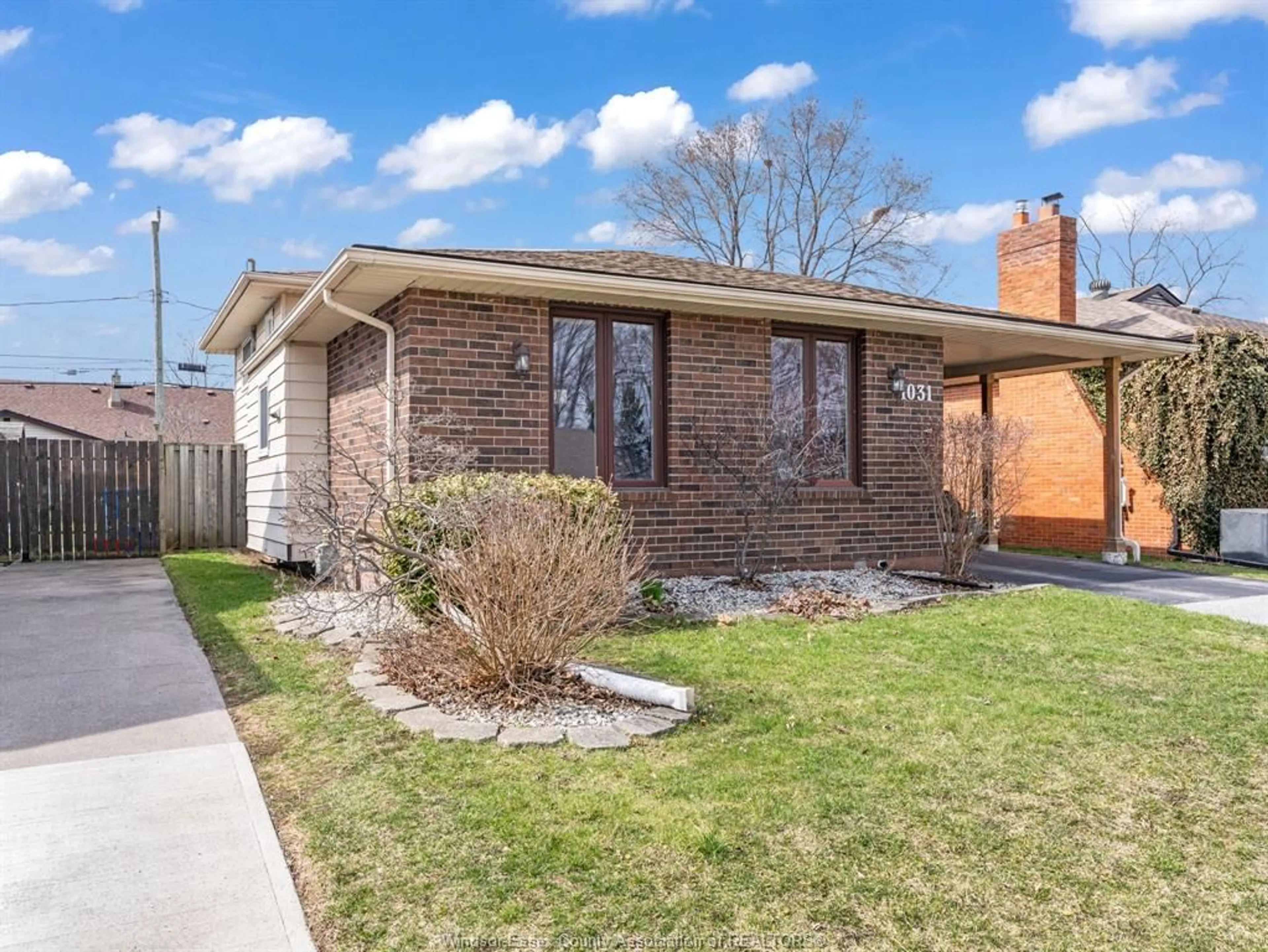 Home with brick exterior material, street for 1031 EASTLAWN, Windsor Ontario N8S 3H8