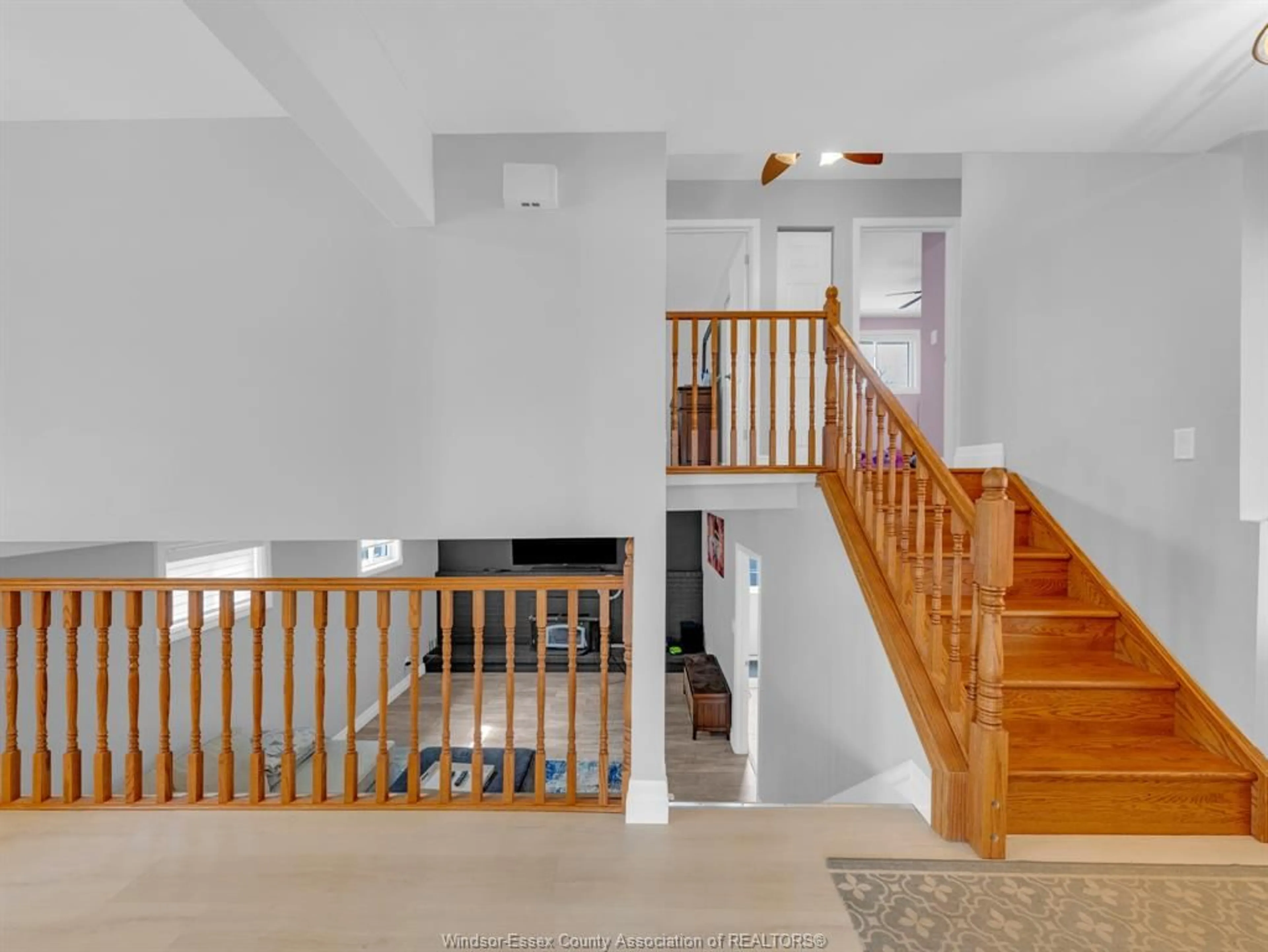 Indoor foyer for 1031 EASTLAWN, Windsor Ontario N8S 3H8