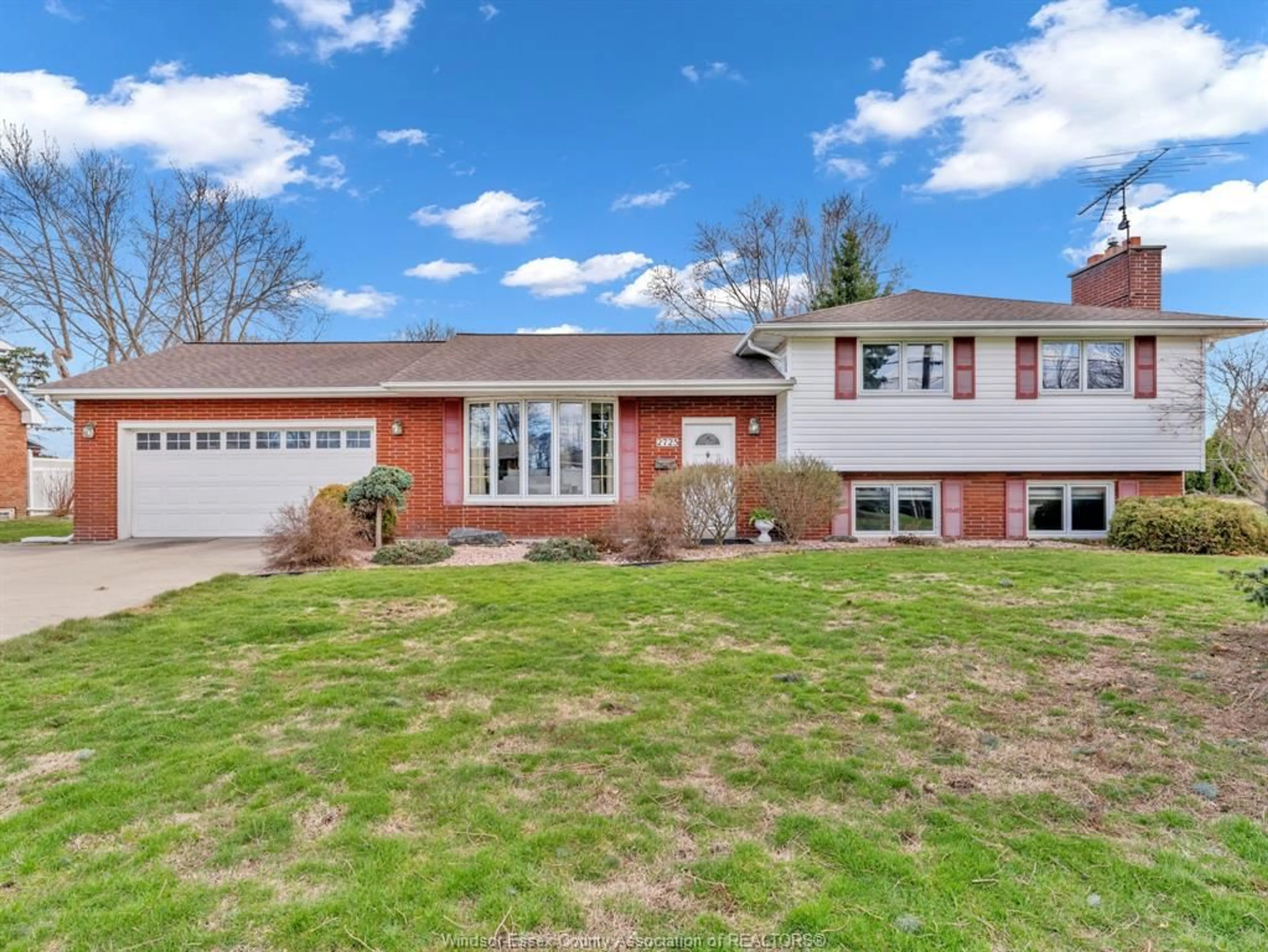 Home with brick exterior material, street for 2725 BOUFFARD Rd, LaSalle Ontario N9H 1W3