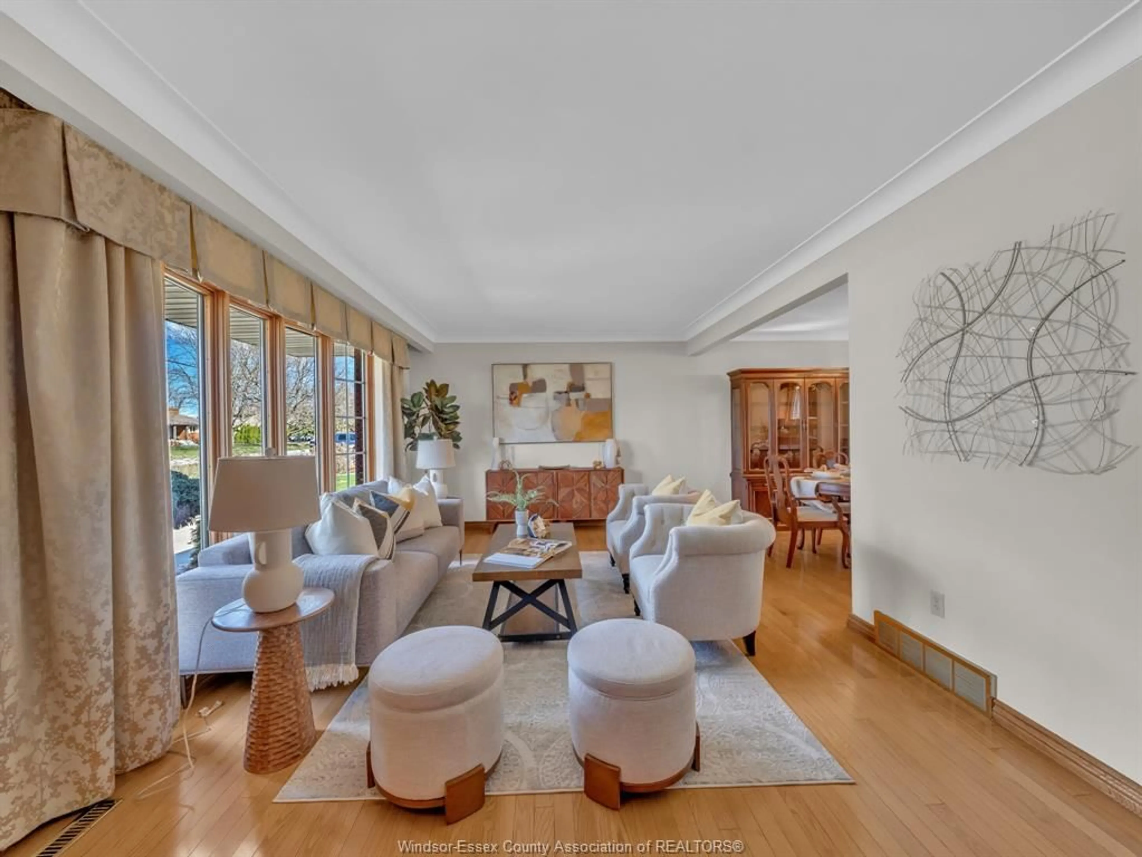 Living room with furniture, unknown for 2725 BOUFFARD Rd, LaSalle Ontario N9H 1W3