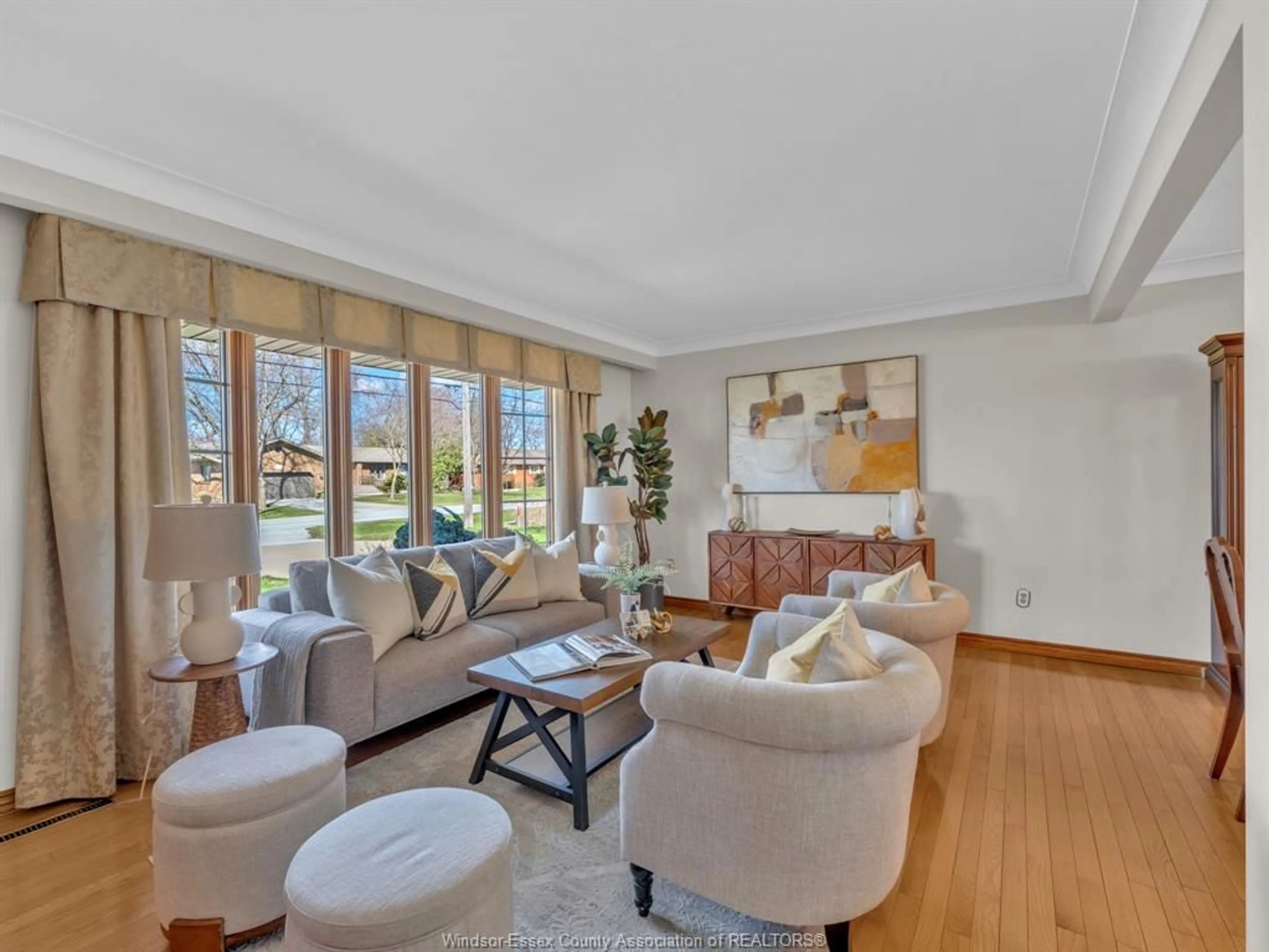 Living room with furniture, unknown for 2725 BOUFFARD Rd, LaSalle Ontario N9H 1W3