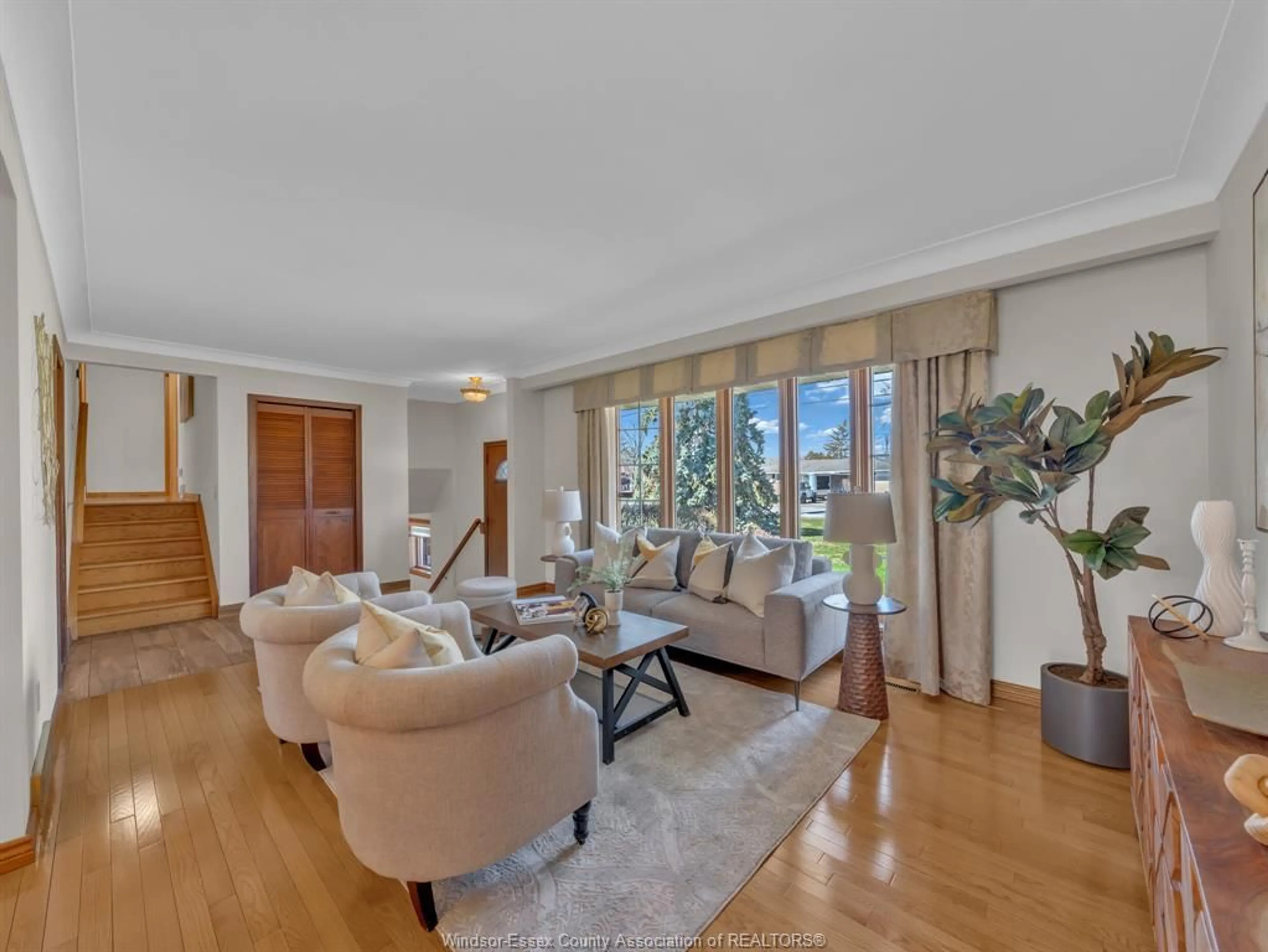 Living room with furniture, unknown for 2725 BOUFFARD Rd, LaSalle Ontario N9H 1W3