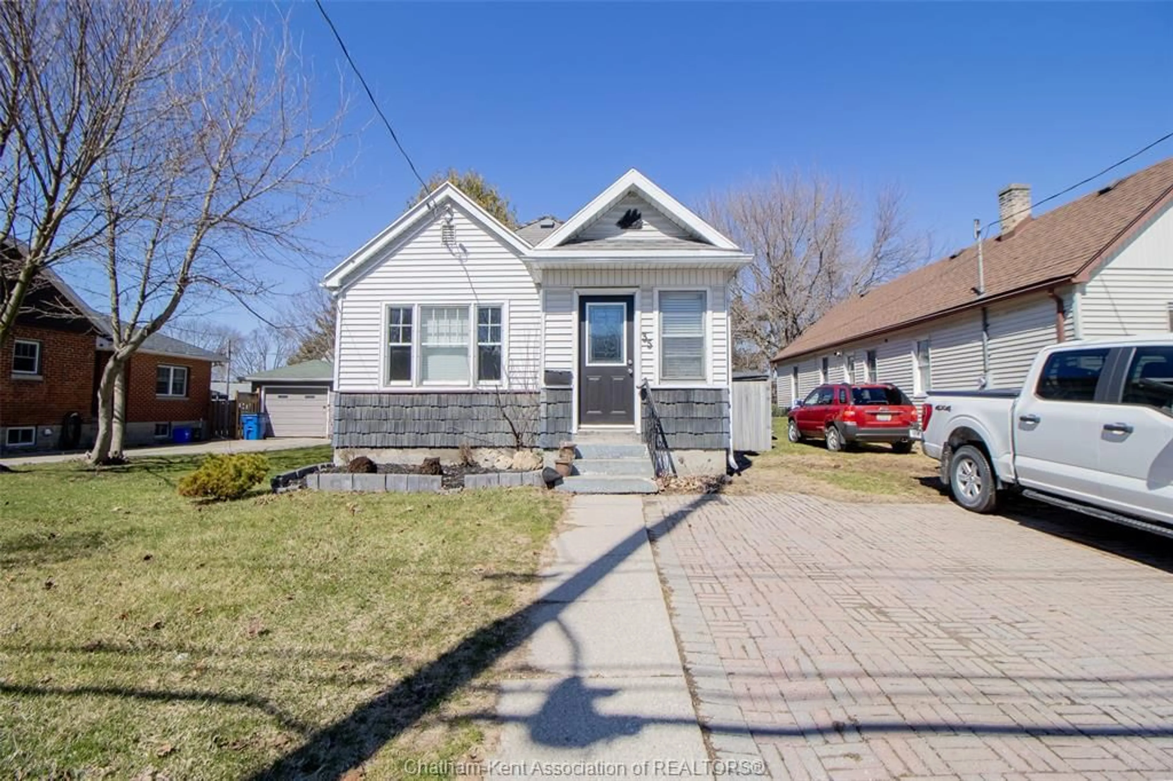 Home with brick exterior material, street for 35 Alexandra Ave, Chatham Ontario N7M 1X9