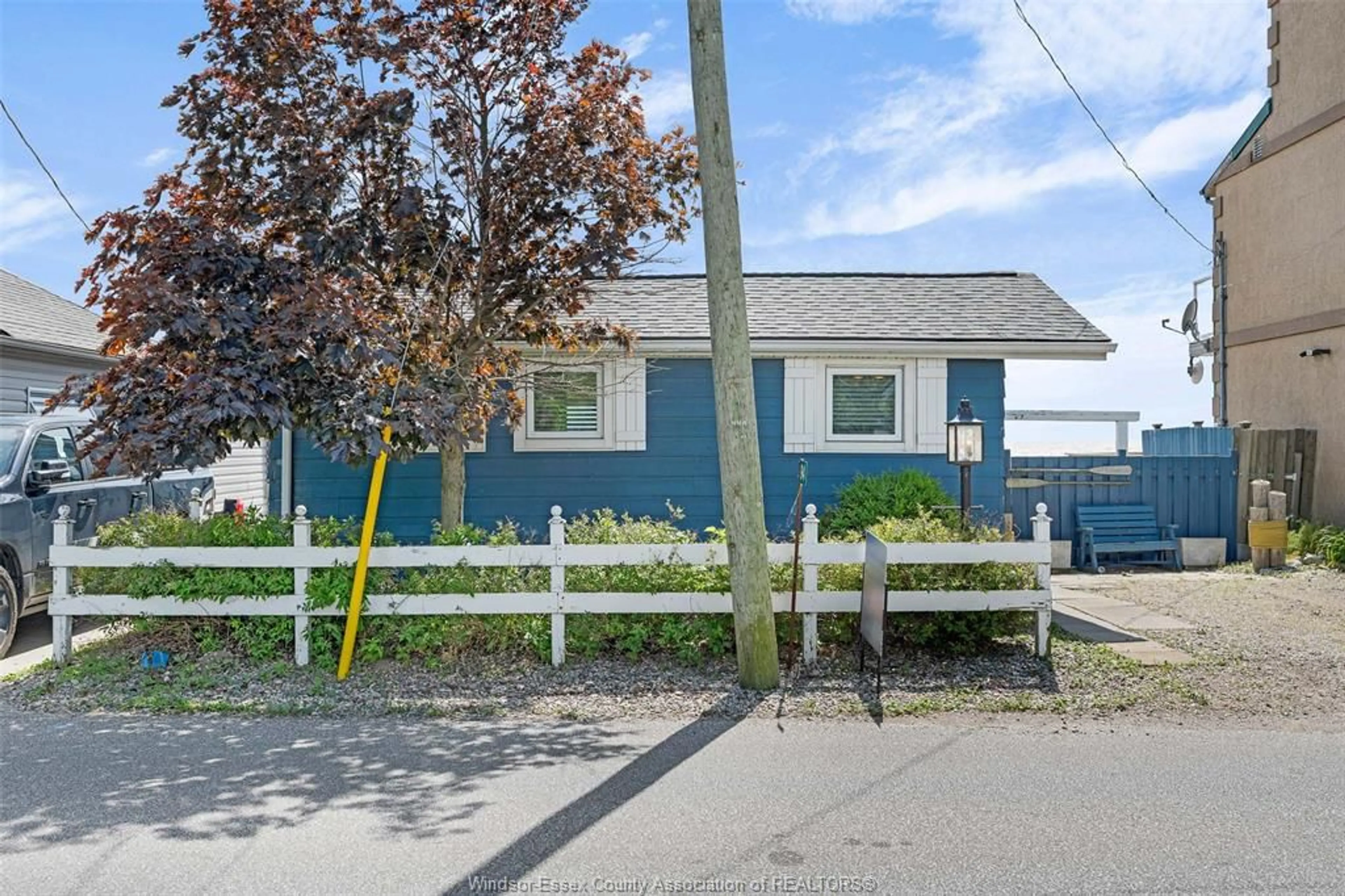 Unknown for 994 POINT PELEE Dr, Leamington Ontario N8H 3V4