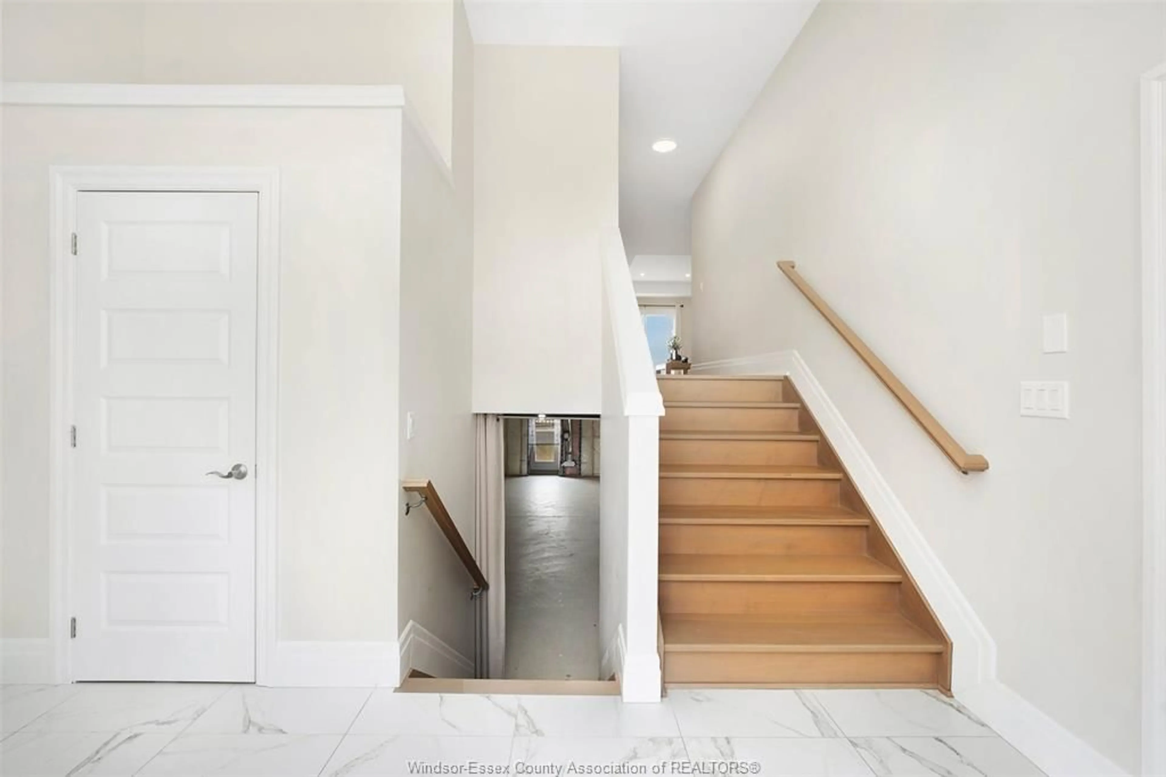 Stairs for 113 REED St, Essex Ontario N8M 0B2