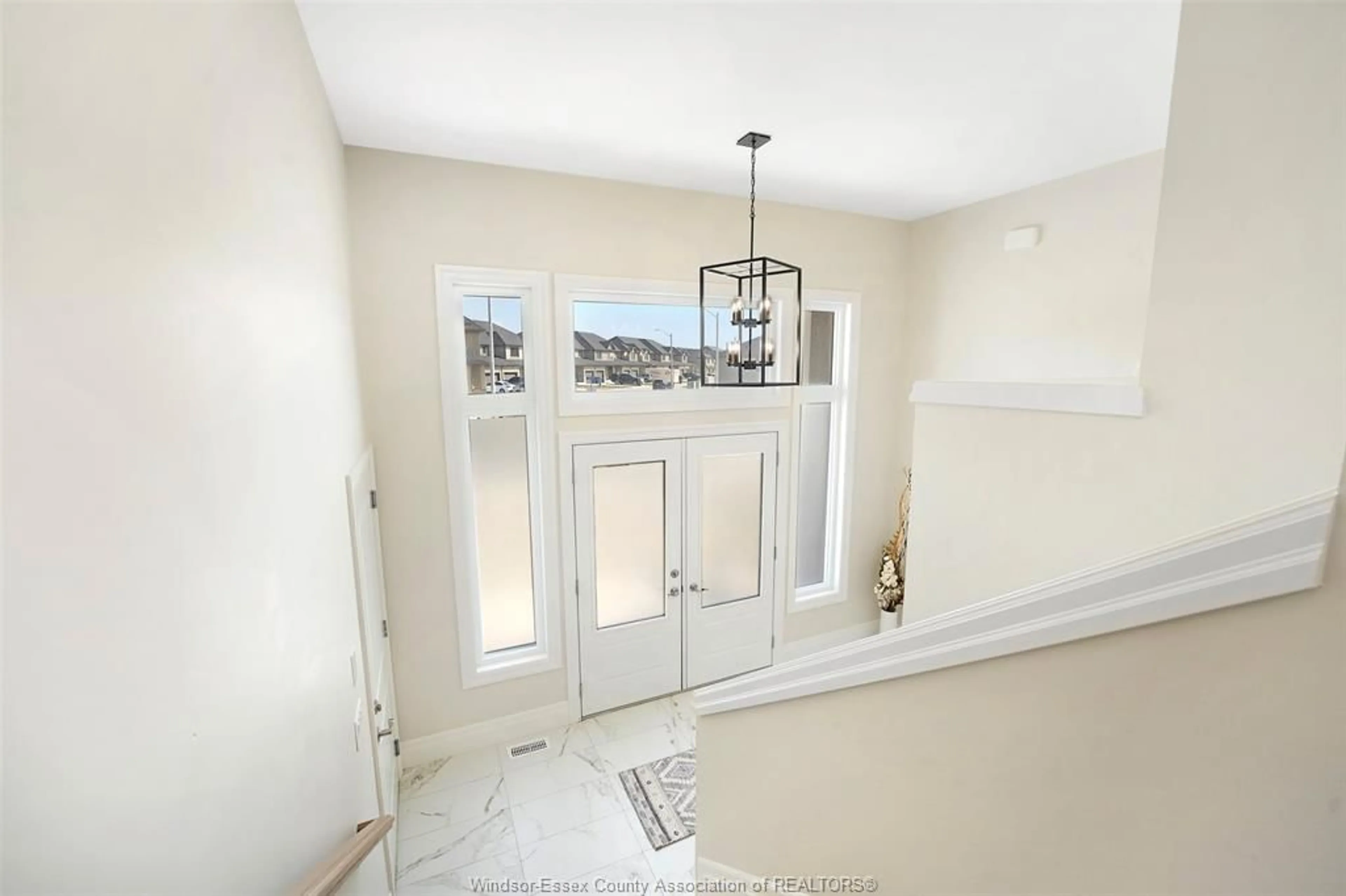 Indoor entryway for 113 REED St, Essex Ontario N8M 0B2