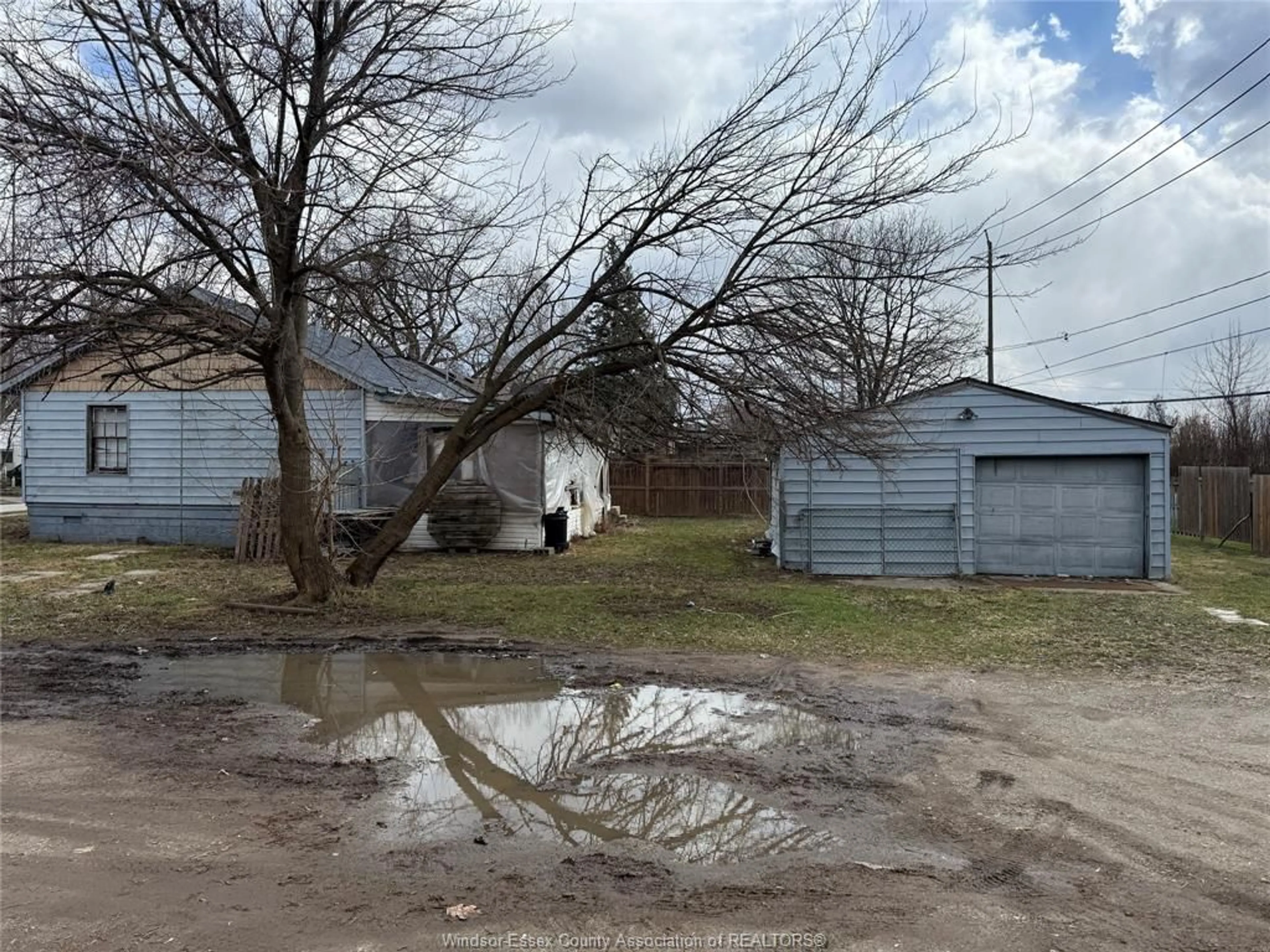 Shed for 1303 Central, Windsor Ontario N8Y 3V3