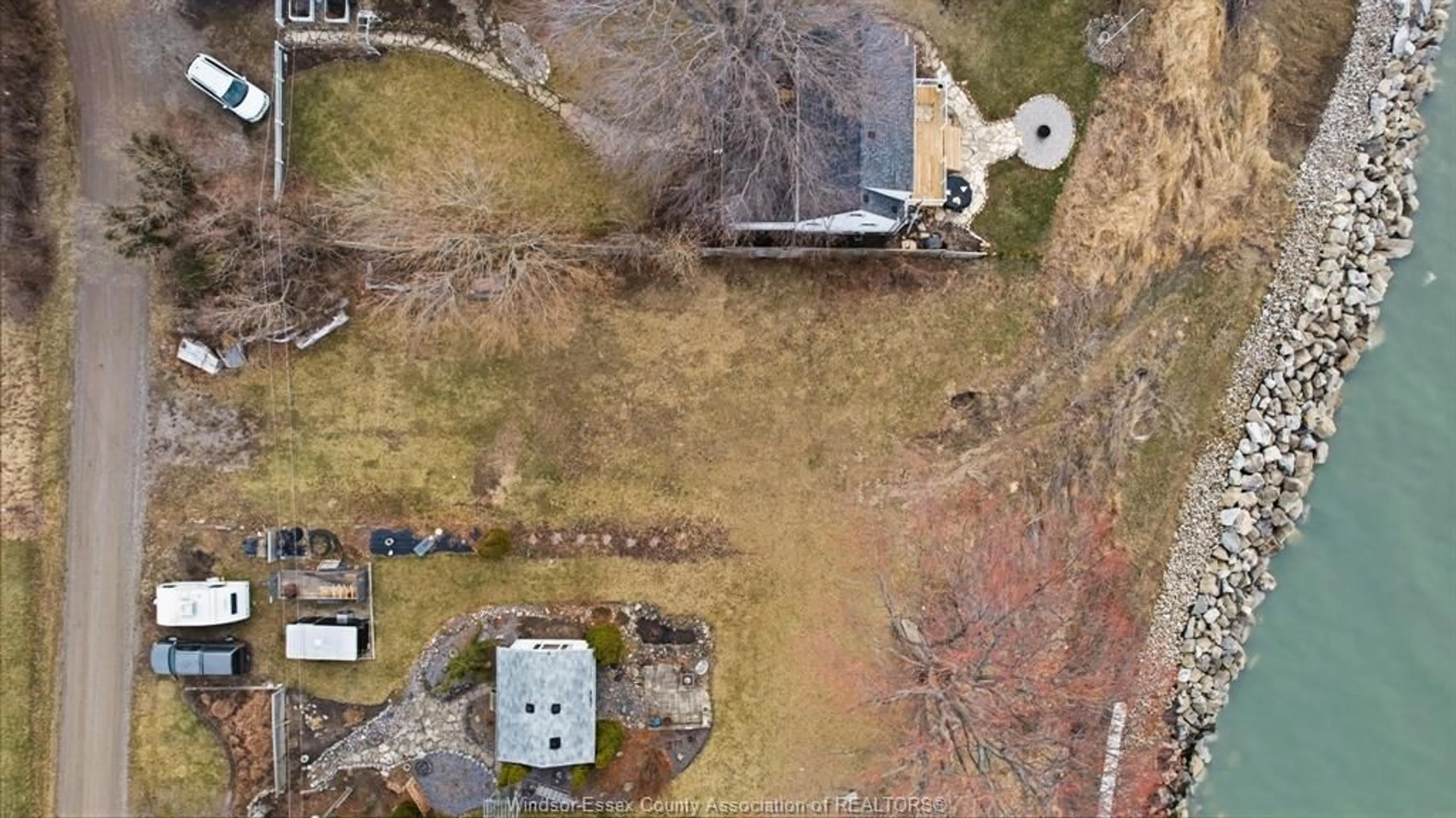 A pic from outside/outdoor area/front of a property/back of a property/a pic from drone, building for 143 HOWE, Essex Ontario N0R 1G0