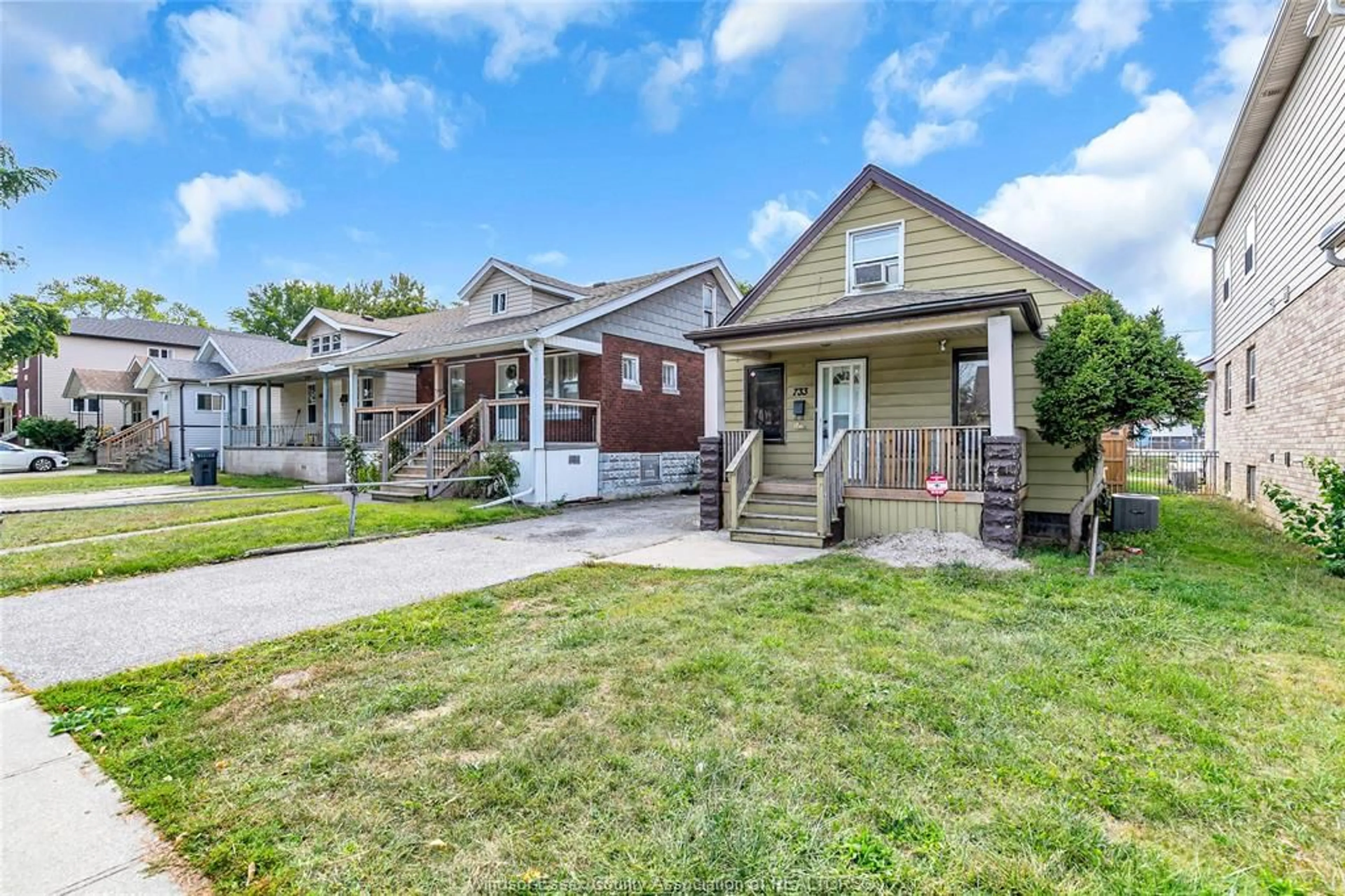 A pic from outside/outdoor area/front of a property/back of a property/a pic from drone, street for 733 RANDOLPH, Windsor Ontario N9B 2T7