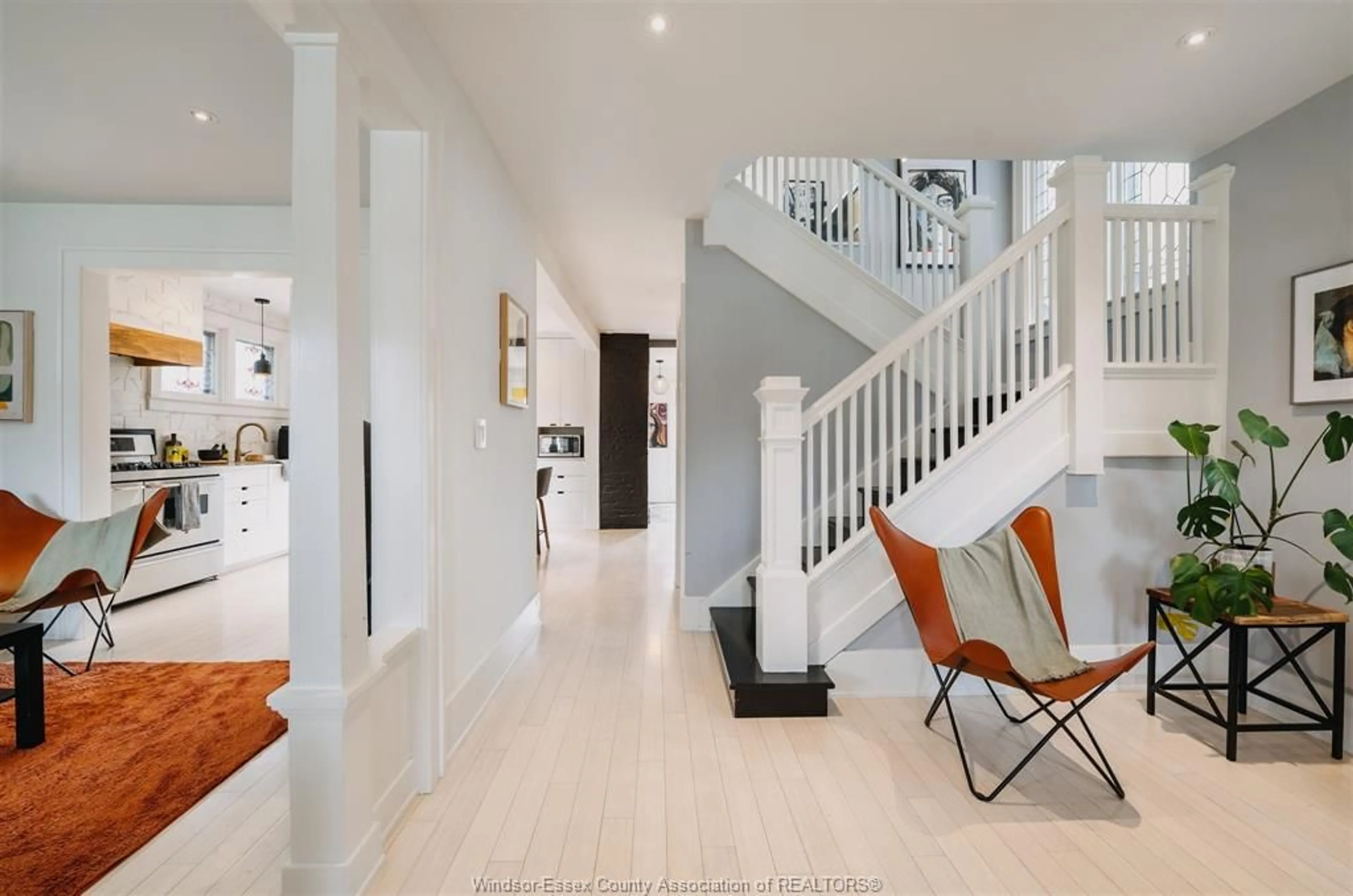 Indoor foyer for 540 MOY Ave, Windsor Ontario N9A 2A4