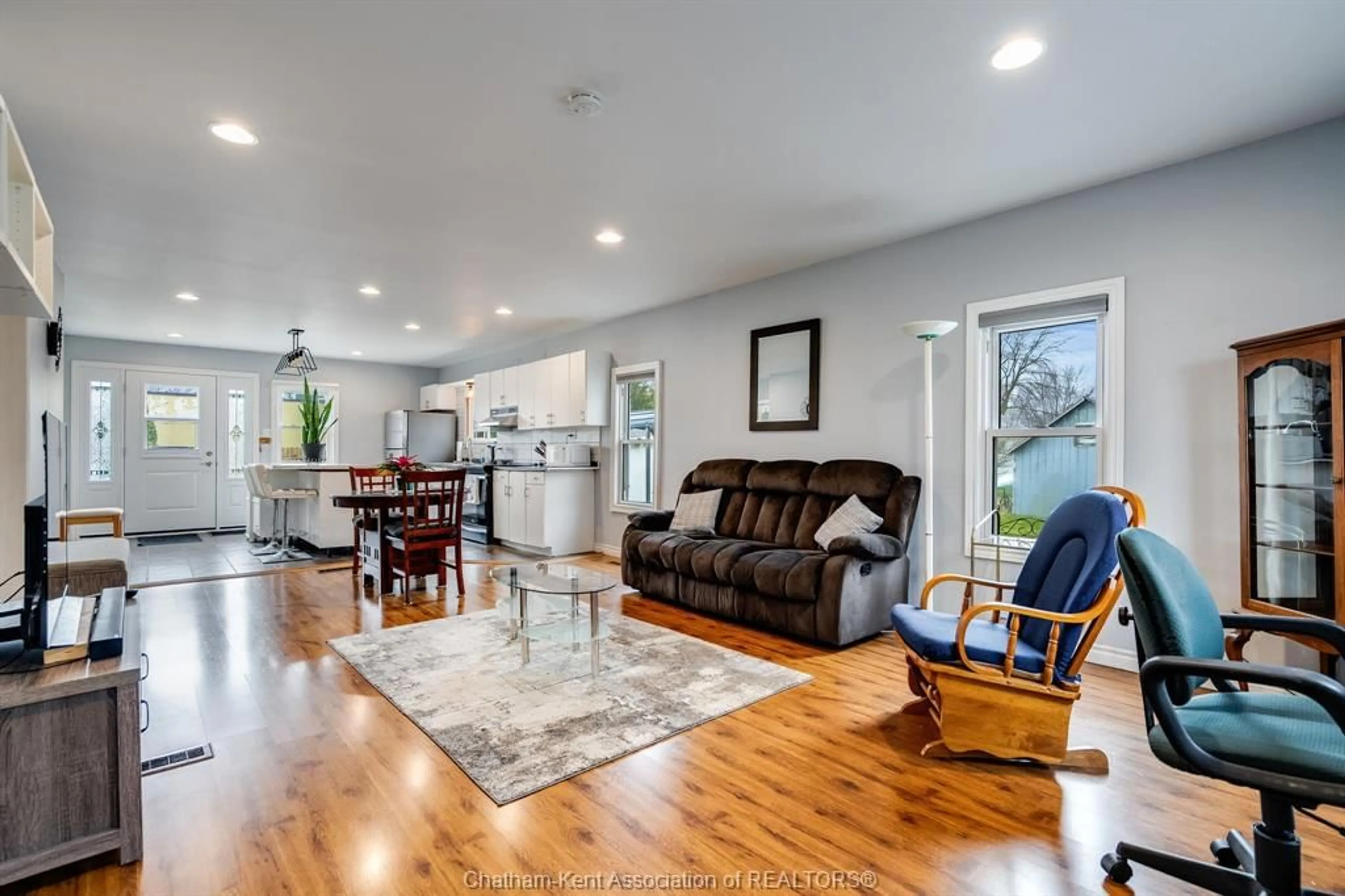 Open concept kitchen, unknown for 5 Dufferin St, Tilbury Ontario N0P 2L0