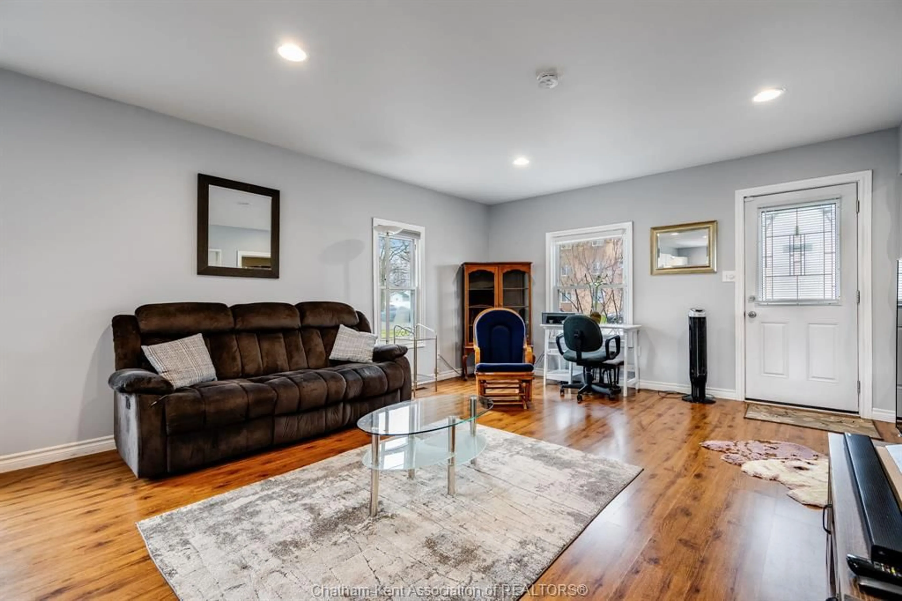 Living room with furniture, unknown for 5 Dufferin St, Tilbury Ontario N0P 2L0