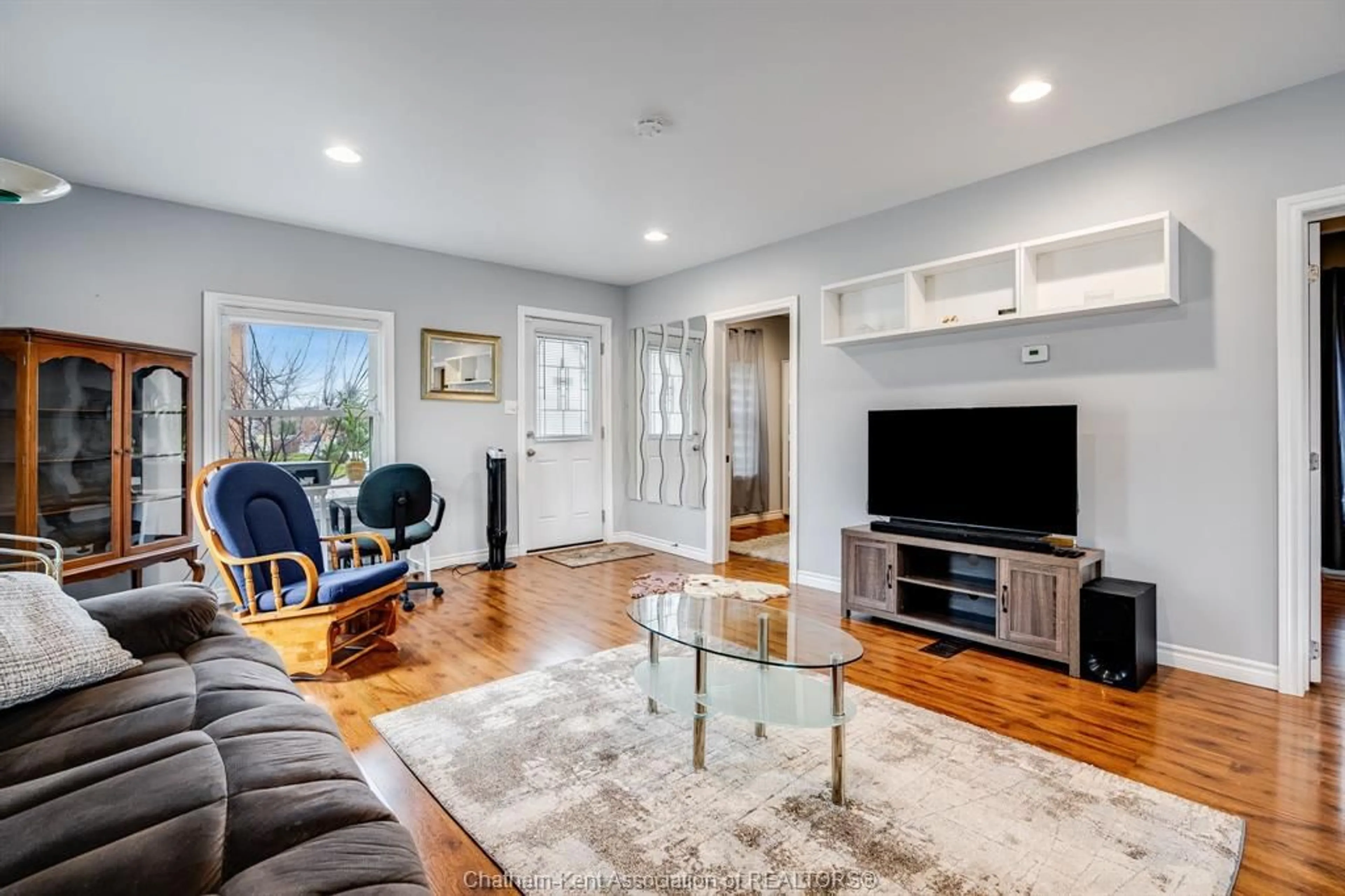 Living room with furniture, unknown for 5 Dufferin St, Tilbury Ontario N0P 2L0