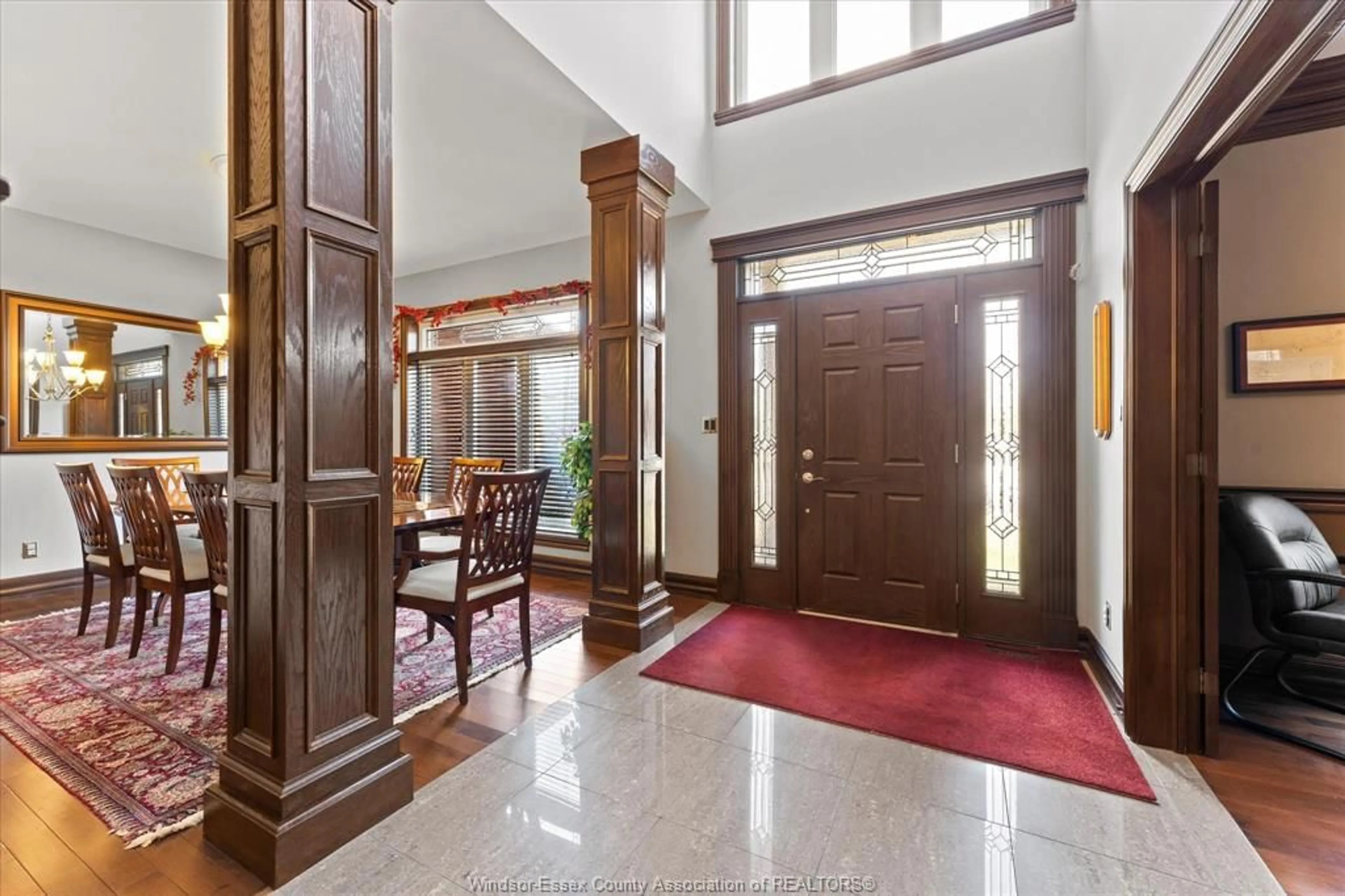 Indoor foyer for 1685 LANSDOWNE AVE, LaSalle Ontario N9J 3X8