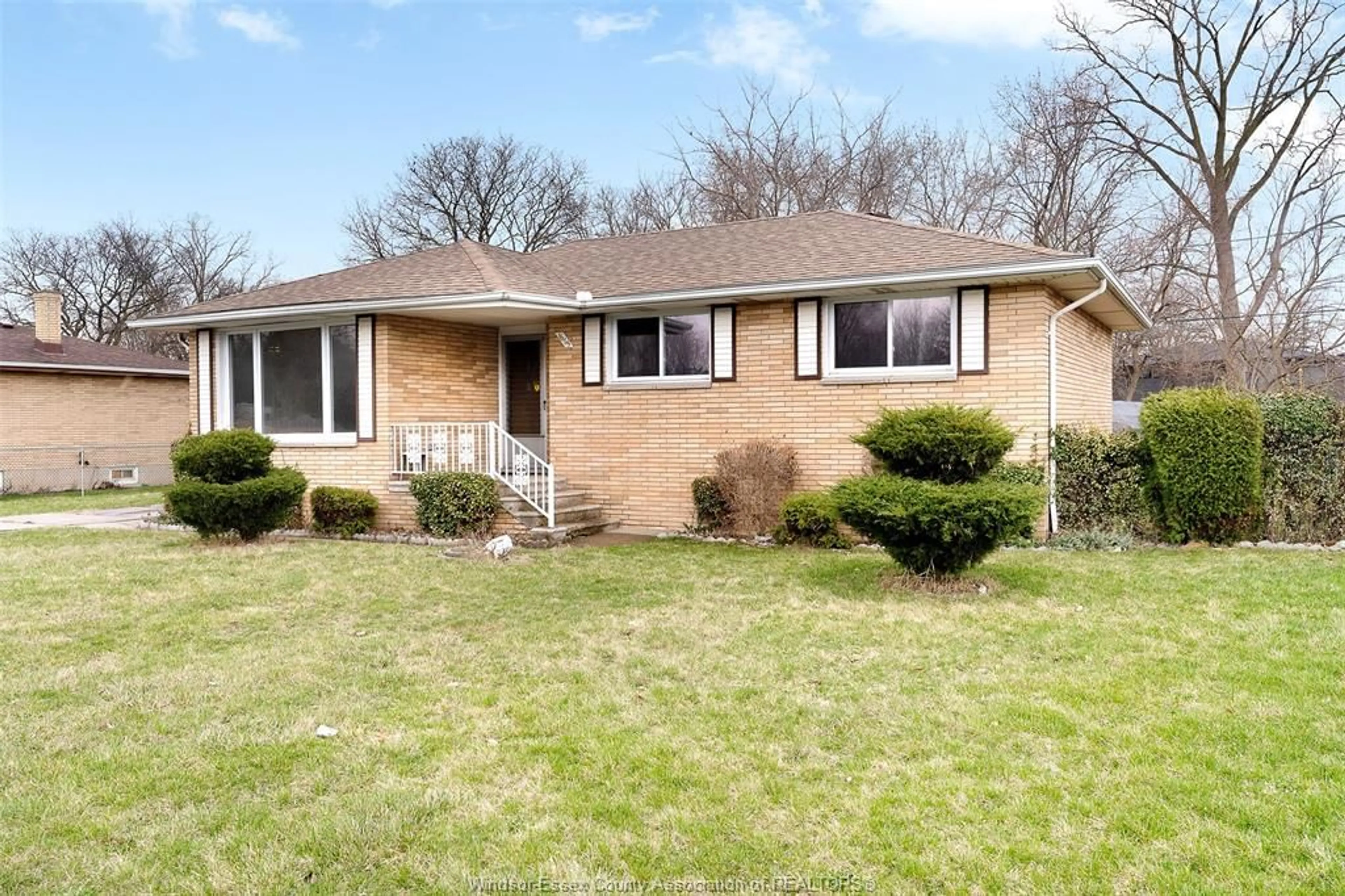 Home with brick exterior material, street for 1675 Campbell, Windsor Ontario N9B 2K5