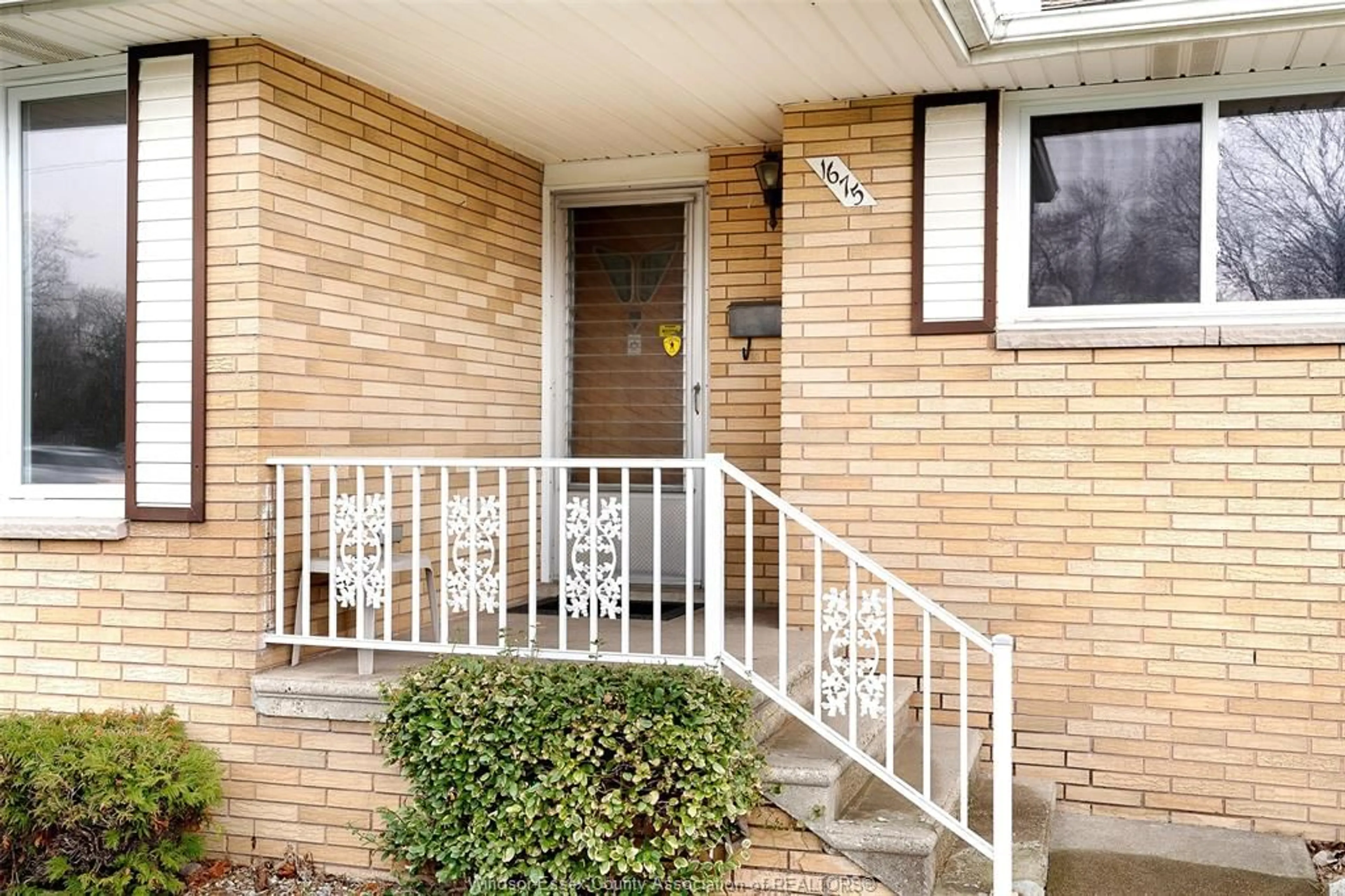 Unknown for 1675 Campbell, Windsor Ontario N9B 2K5