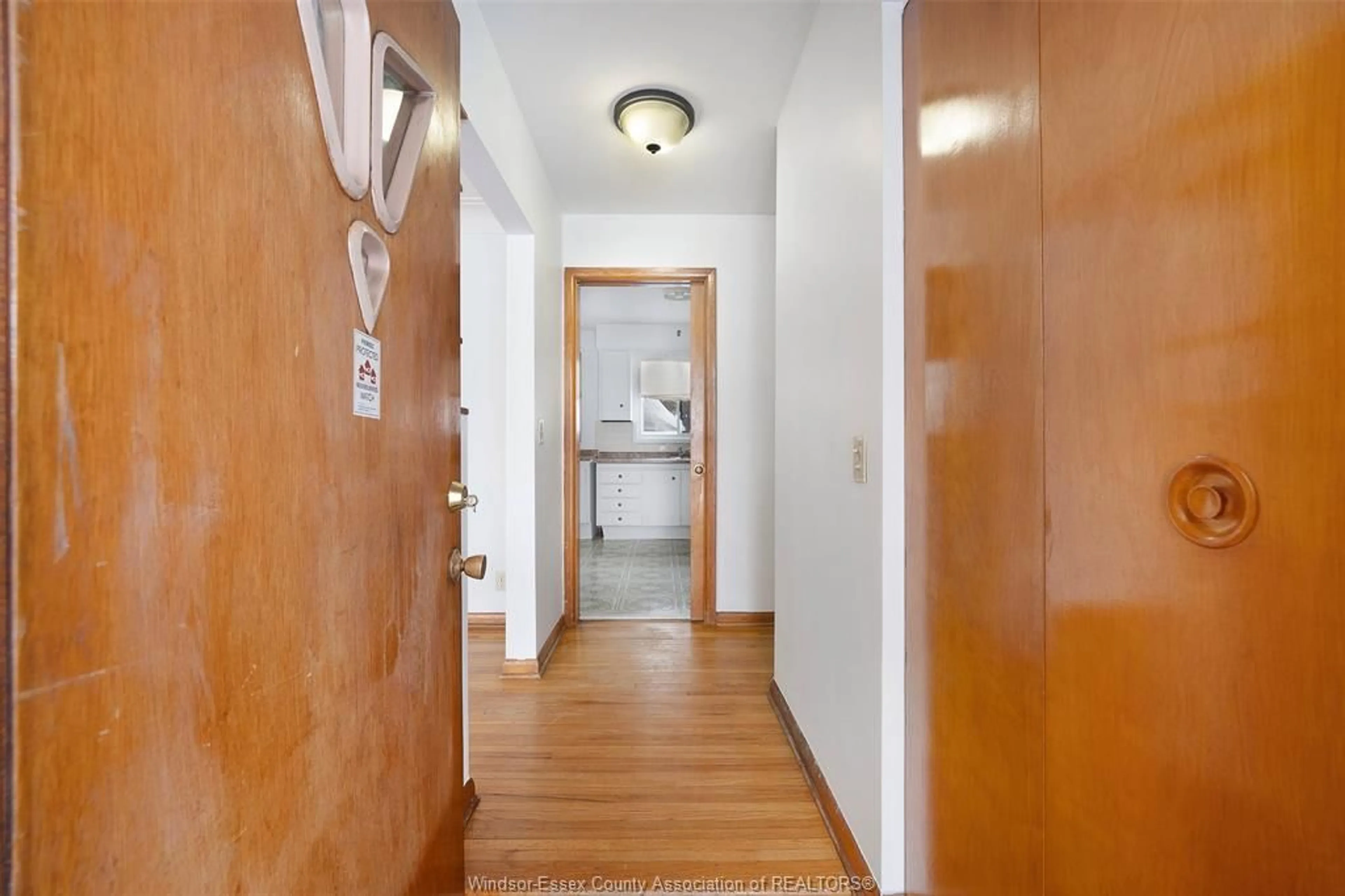 Indoor entryway for 1675 Campbell, Windsor Ontario N9B 2K5