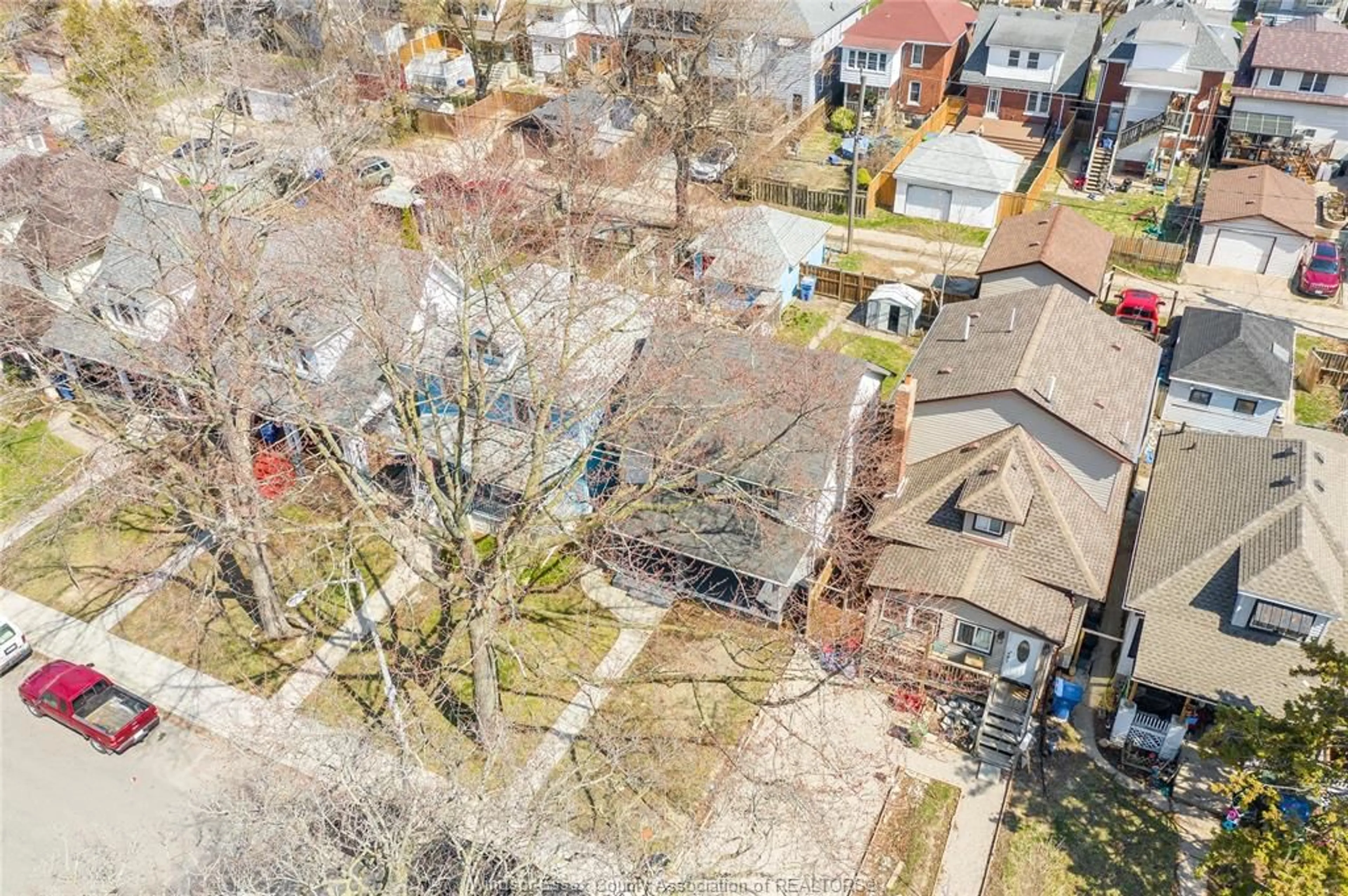 A pic from outside/outdoor area/front of a property/back of a property/a pic from drone, street for 876 HALL Ave, Windsor Ontario N9A 2M3