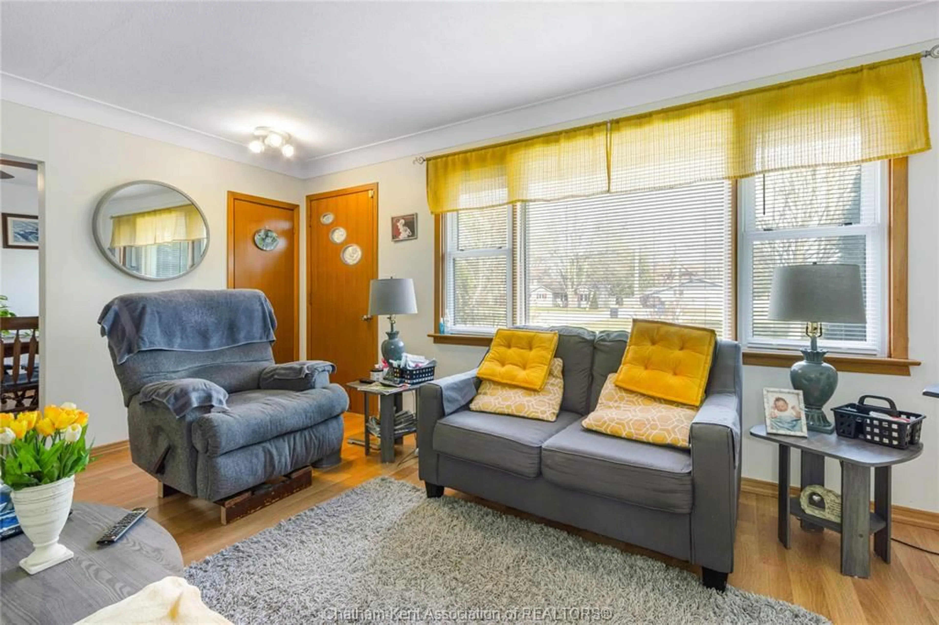 Living room with furniture, unknown for 410 MCNAUGHTON Ave, Chatham Ontario N7L 2G9