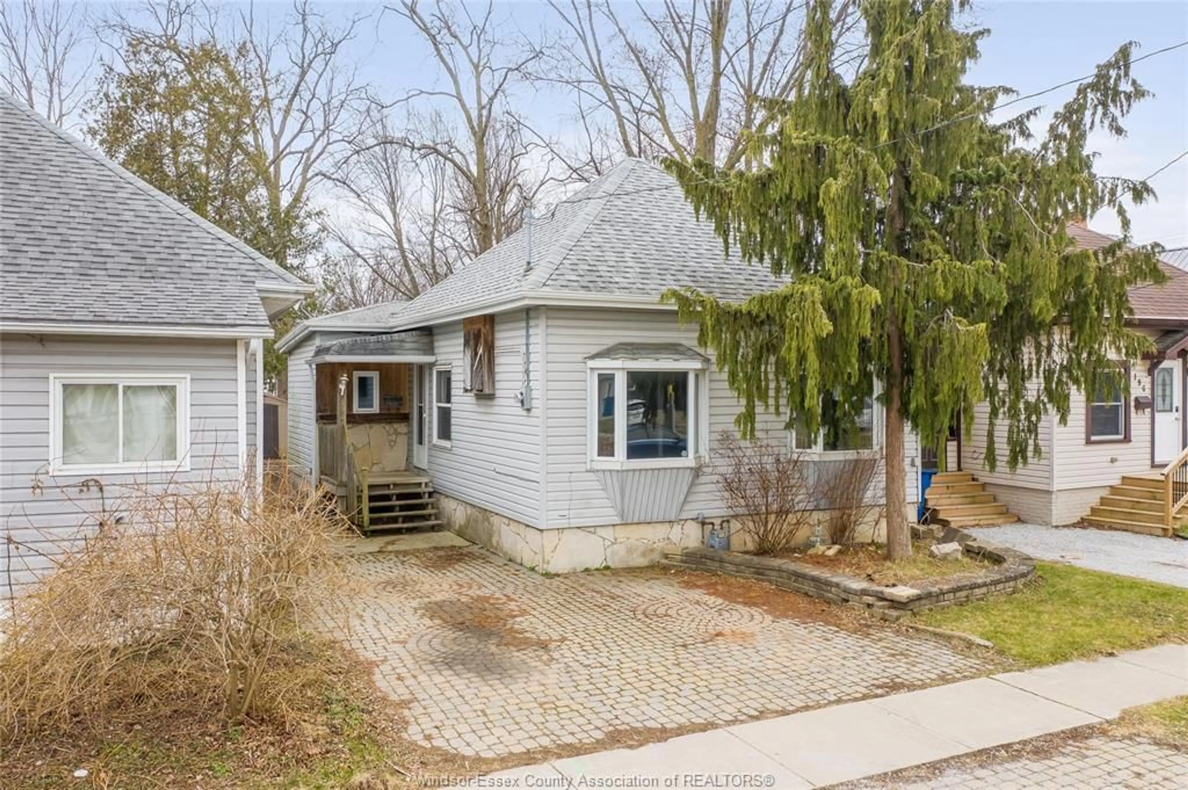 Unknown for 194 HARVEY St, Chatham Ontario N7M 1M7