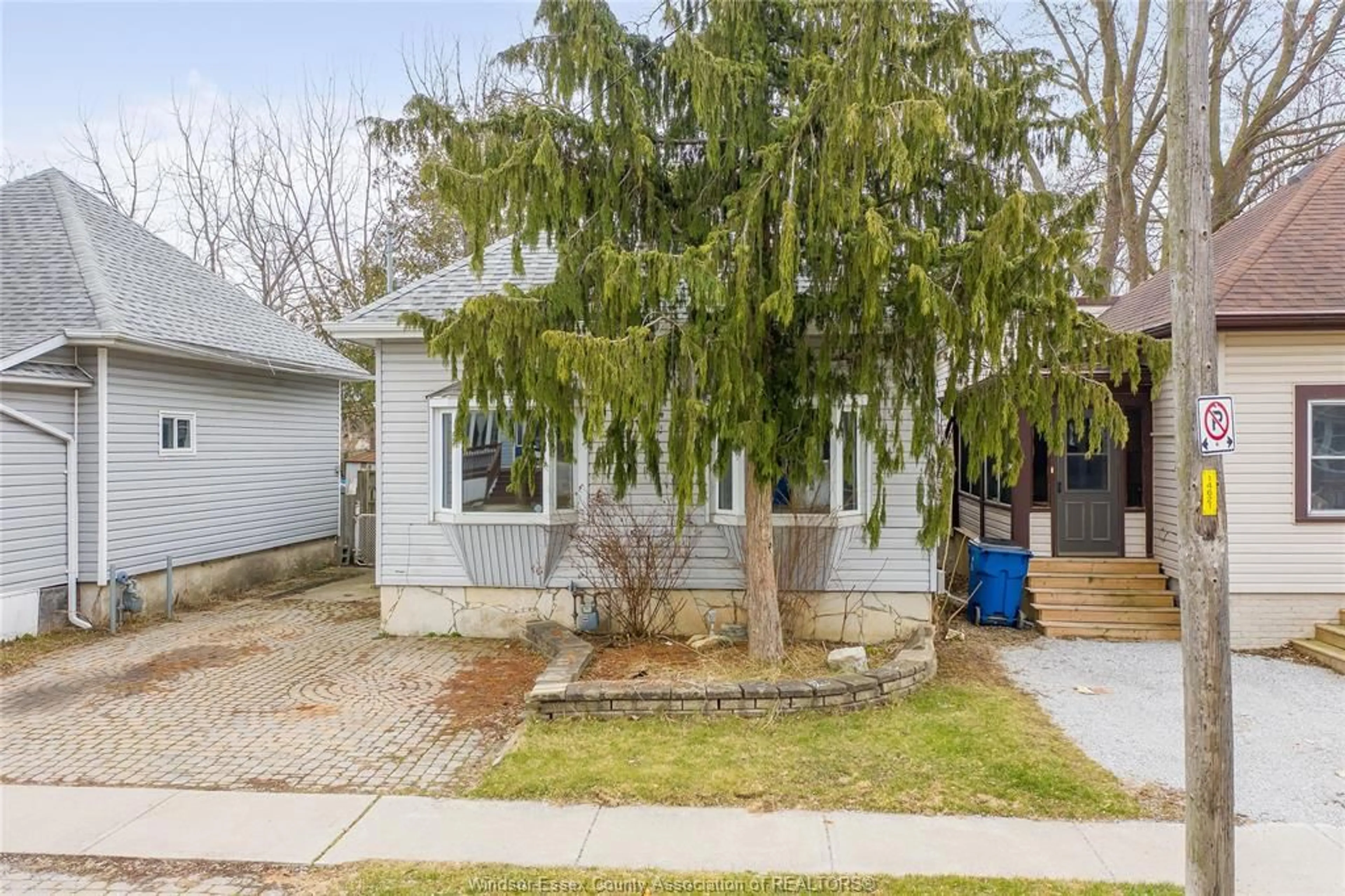 Unknown for 194 HARVEY St, Chatham Ontario N7M 1M7