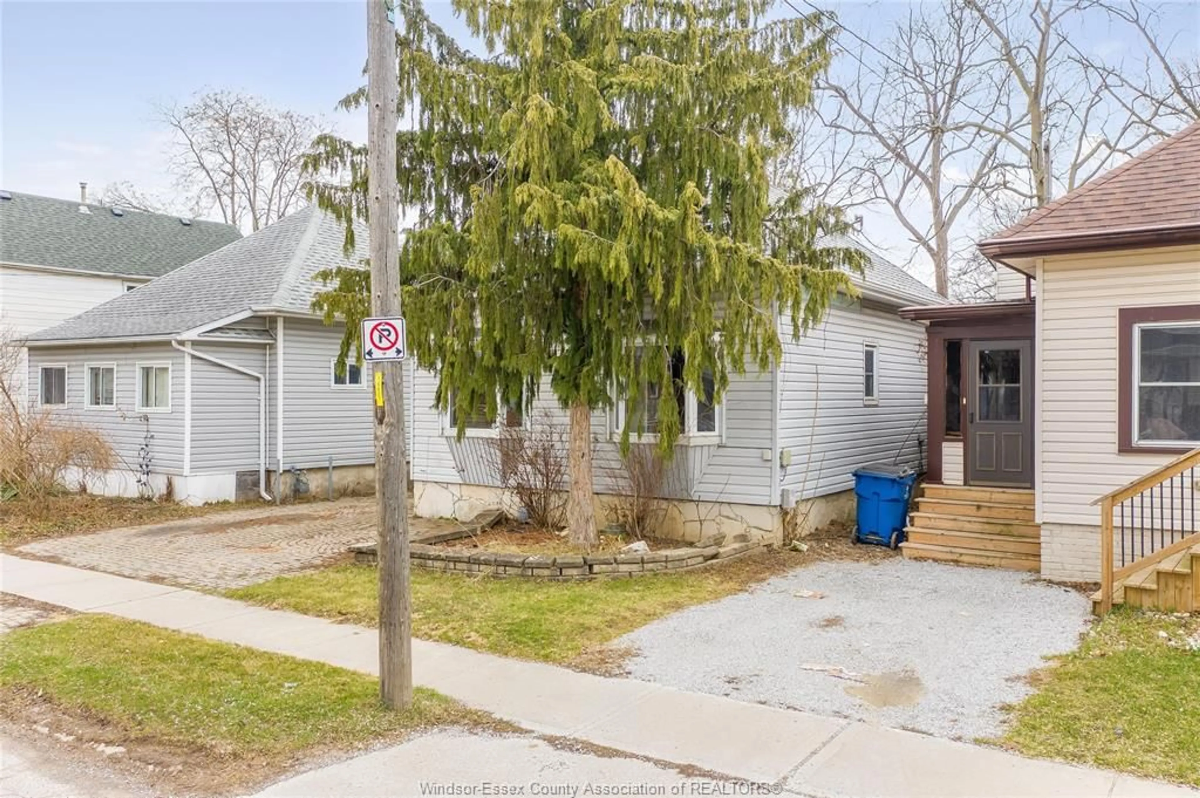 Unknown for 194 HARVEY St, Chatham Ontario N7M 1M7