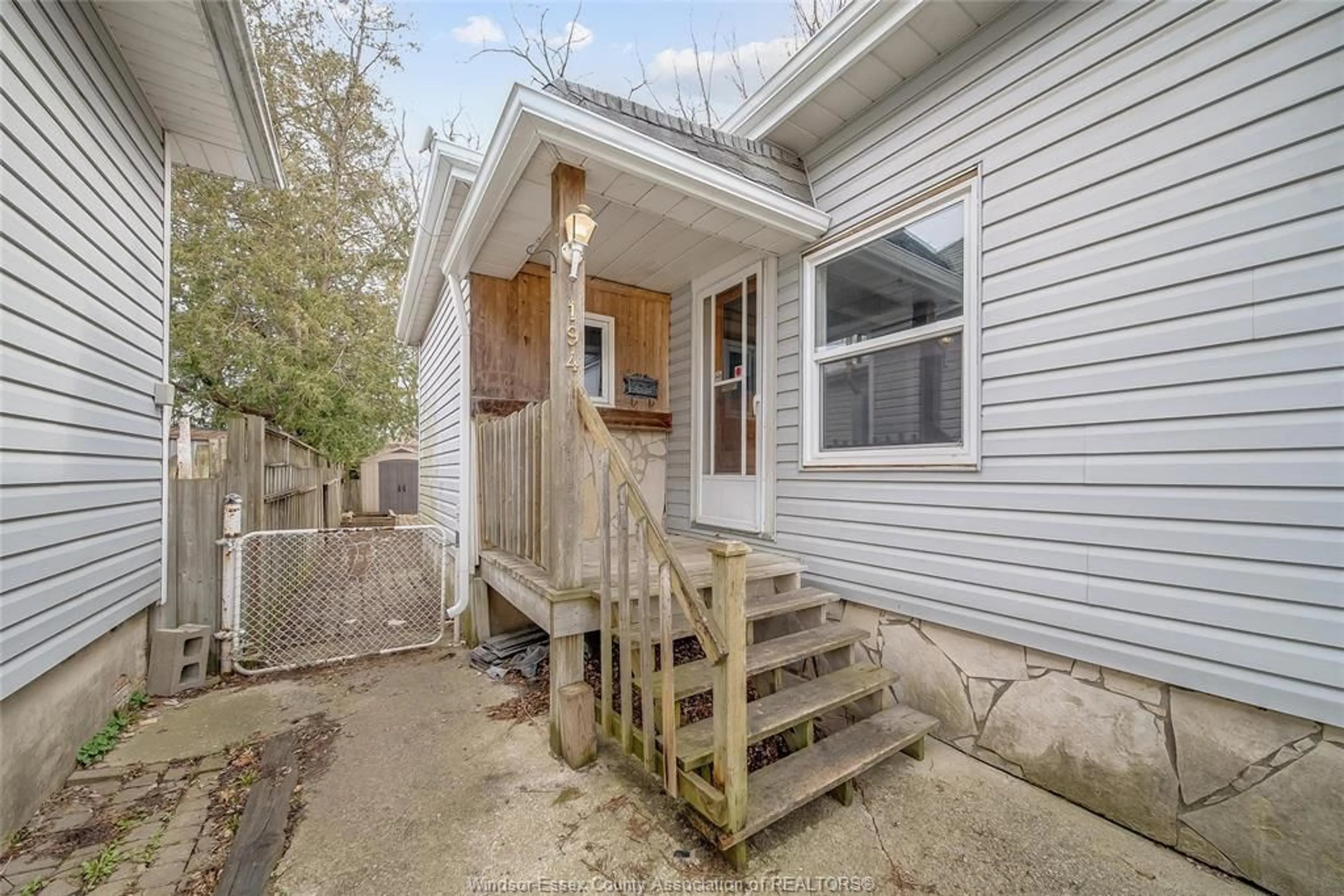 Unknown for 194 HARVEY St, Chatham Ontario N7M 1M7