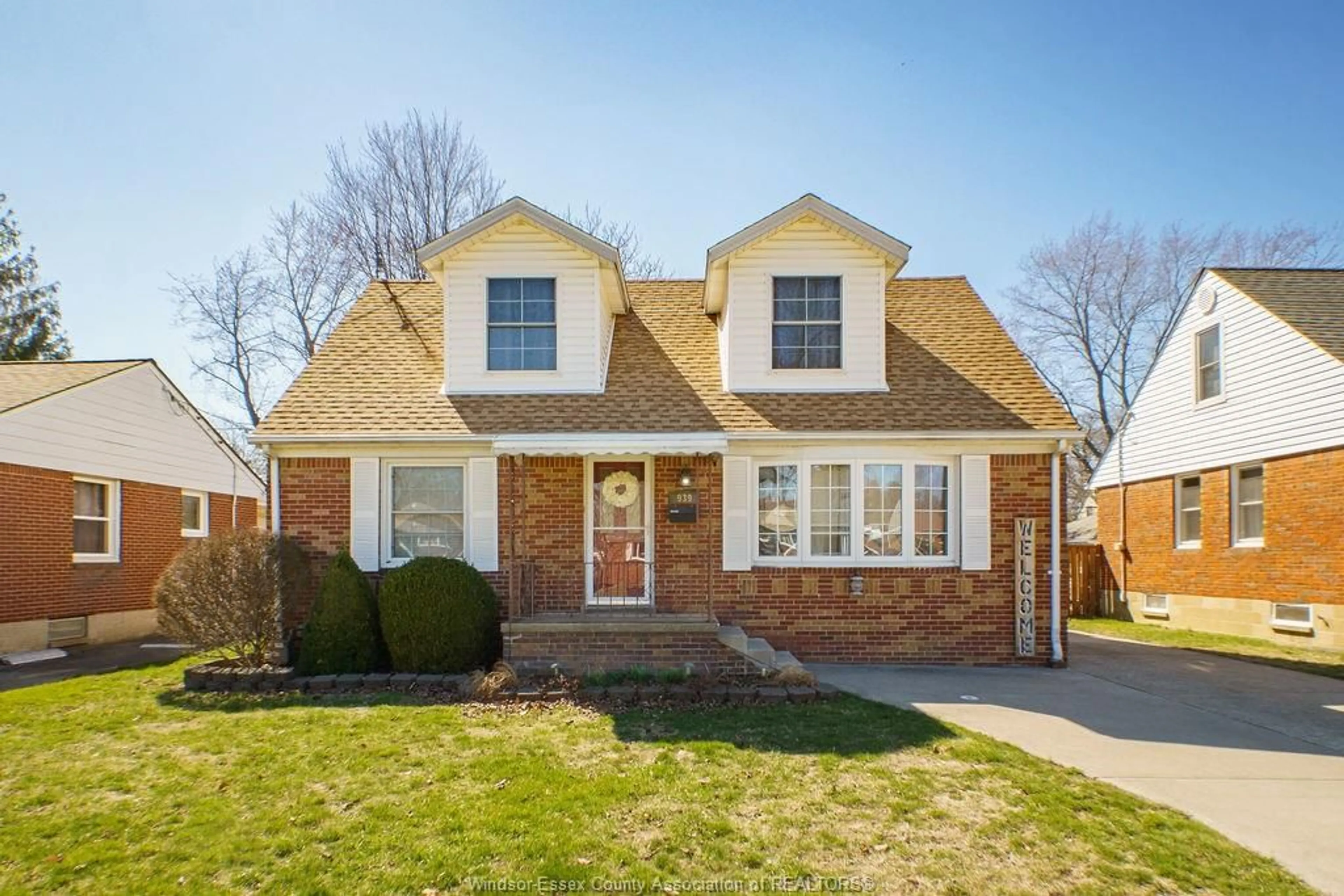 Home with brick exterior material, street for 939 Isabelle Pl, Windsor Ontario N8S 3B1