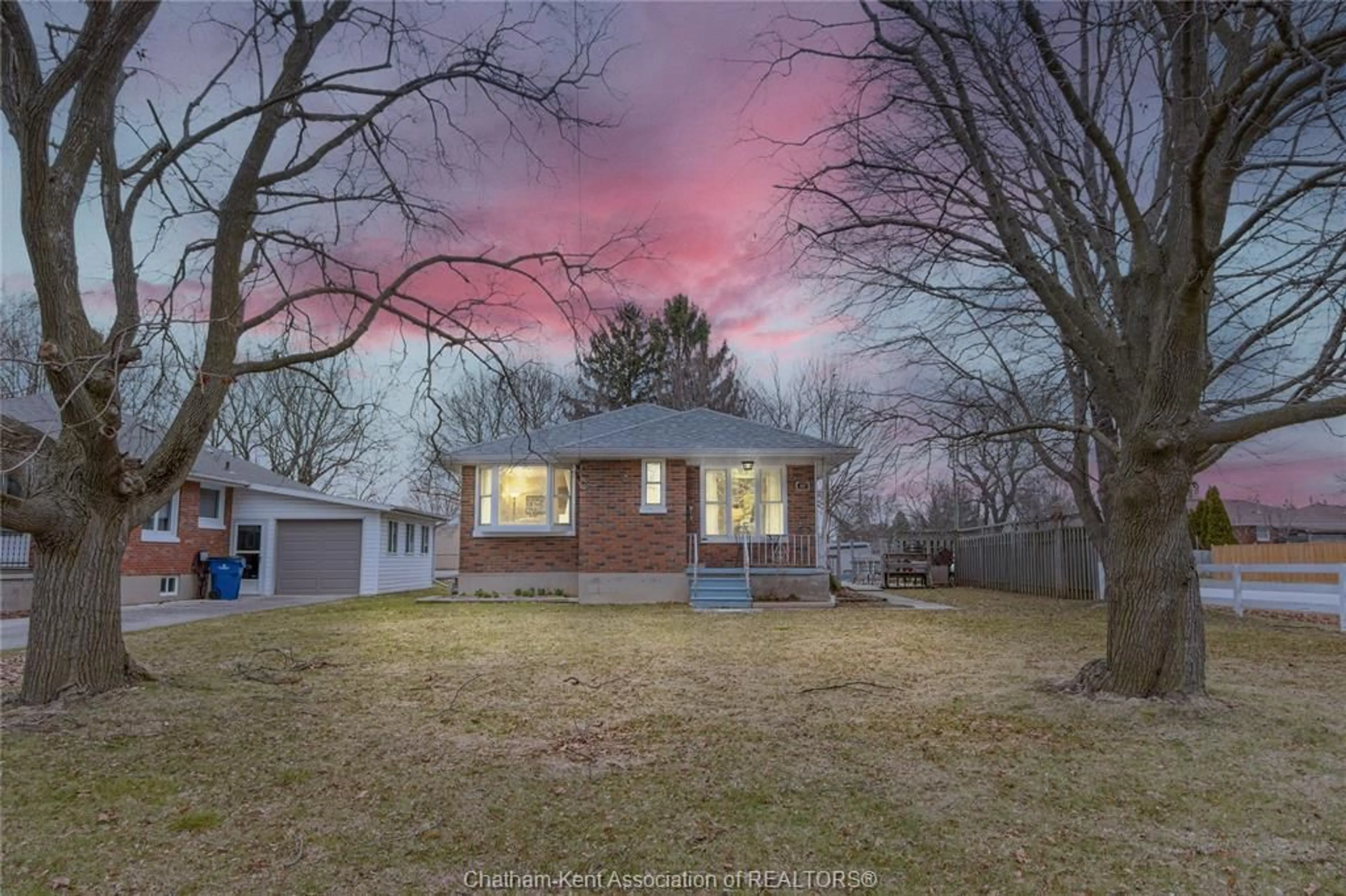 A pic from outside/outdoor area/front of a property/back of a property/a pic from drone, street for 107 SUSSEX St, Chatham Ontario N7L 1M3