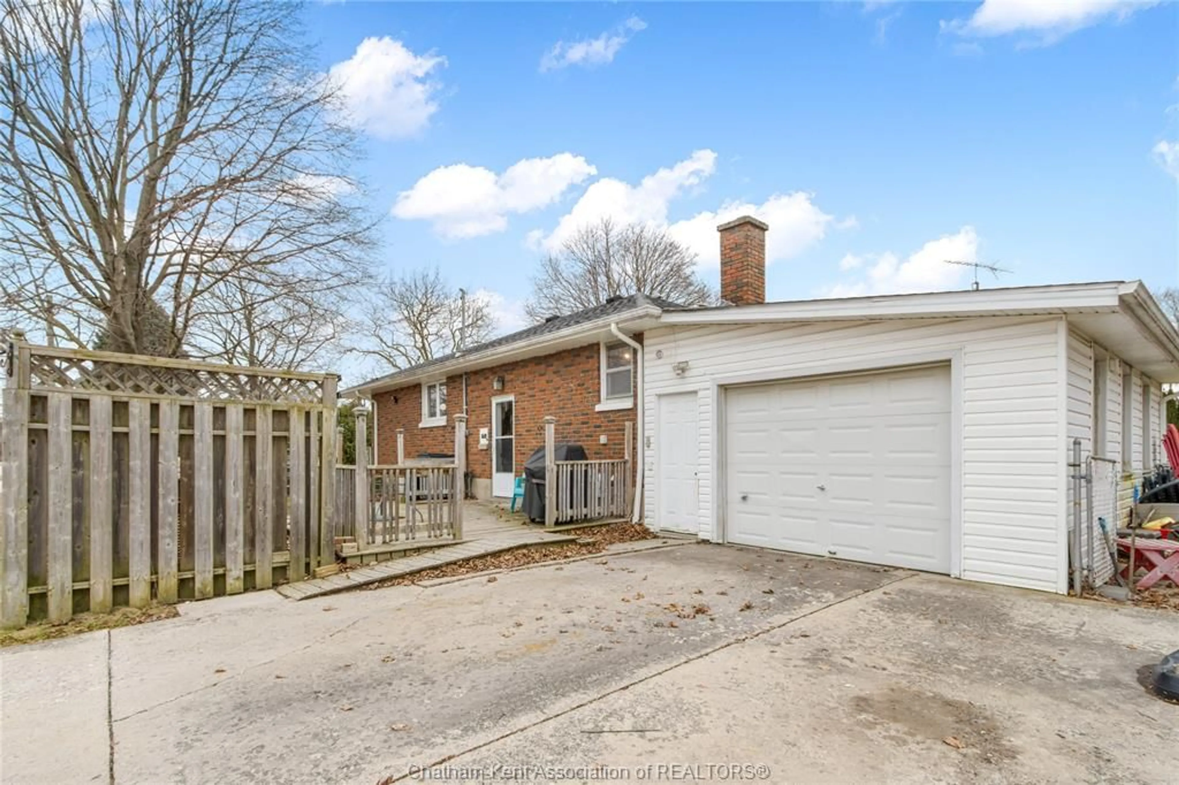 A pic from outside/outdoor area/front of a property/back of a property/a pic from drone, street for 107 SUSSEX St, Chatham Ontario N7L 1M3