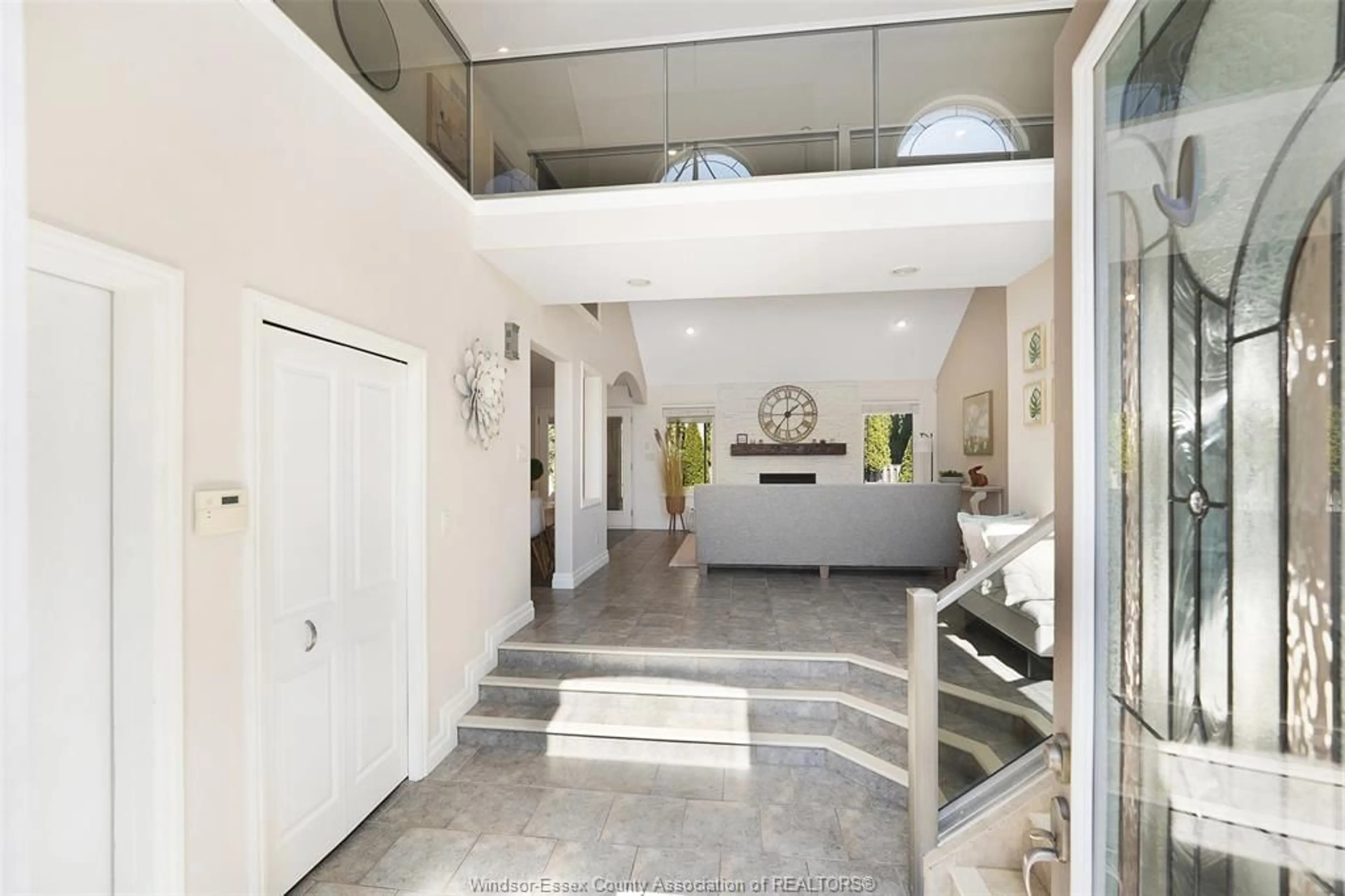 Indoor foyer for 1040 Chelsea Park Way, Lakeshore Ontario N8L 0W1