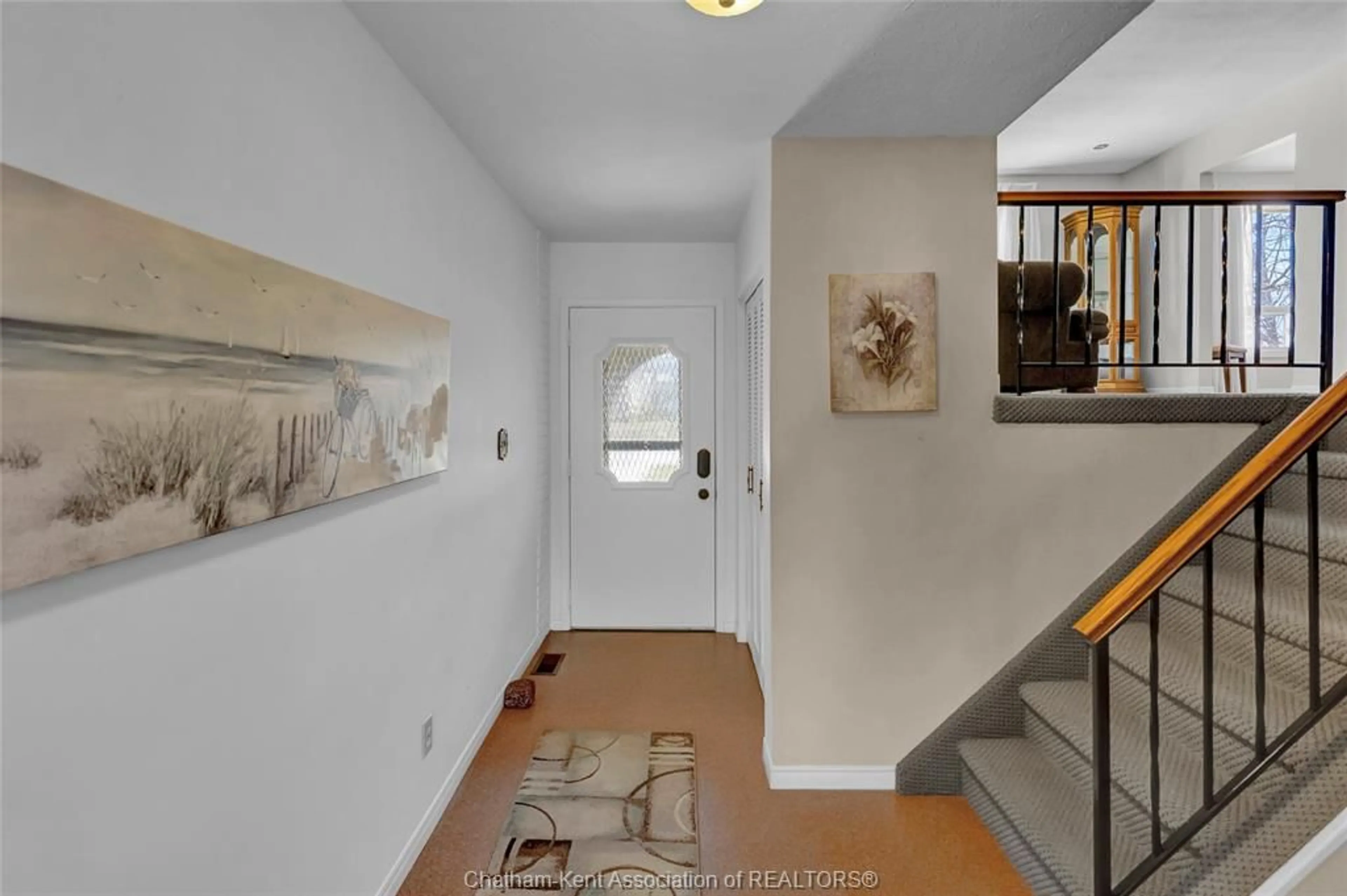 Indoor entryway for 9 Thornhill Cres, Chatham Ontario N7L 4M2