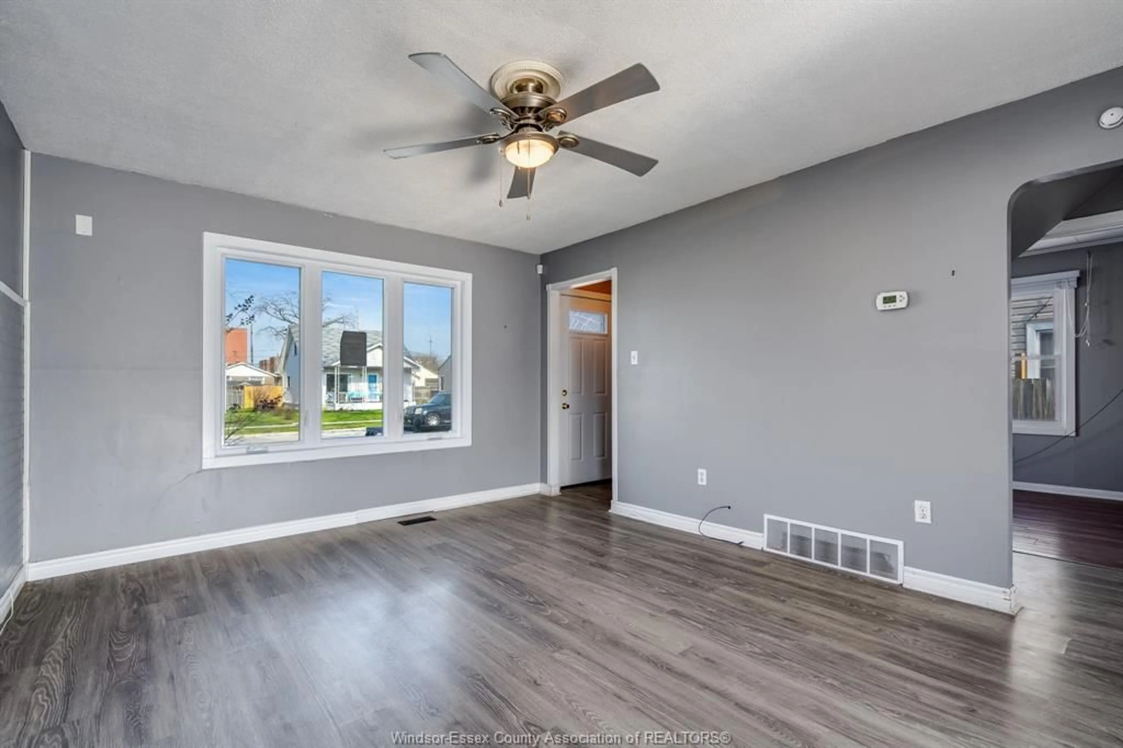 A pic of a room for 3759 Whitney, Windsor Ontario N9C 2C5