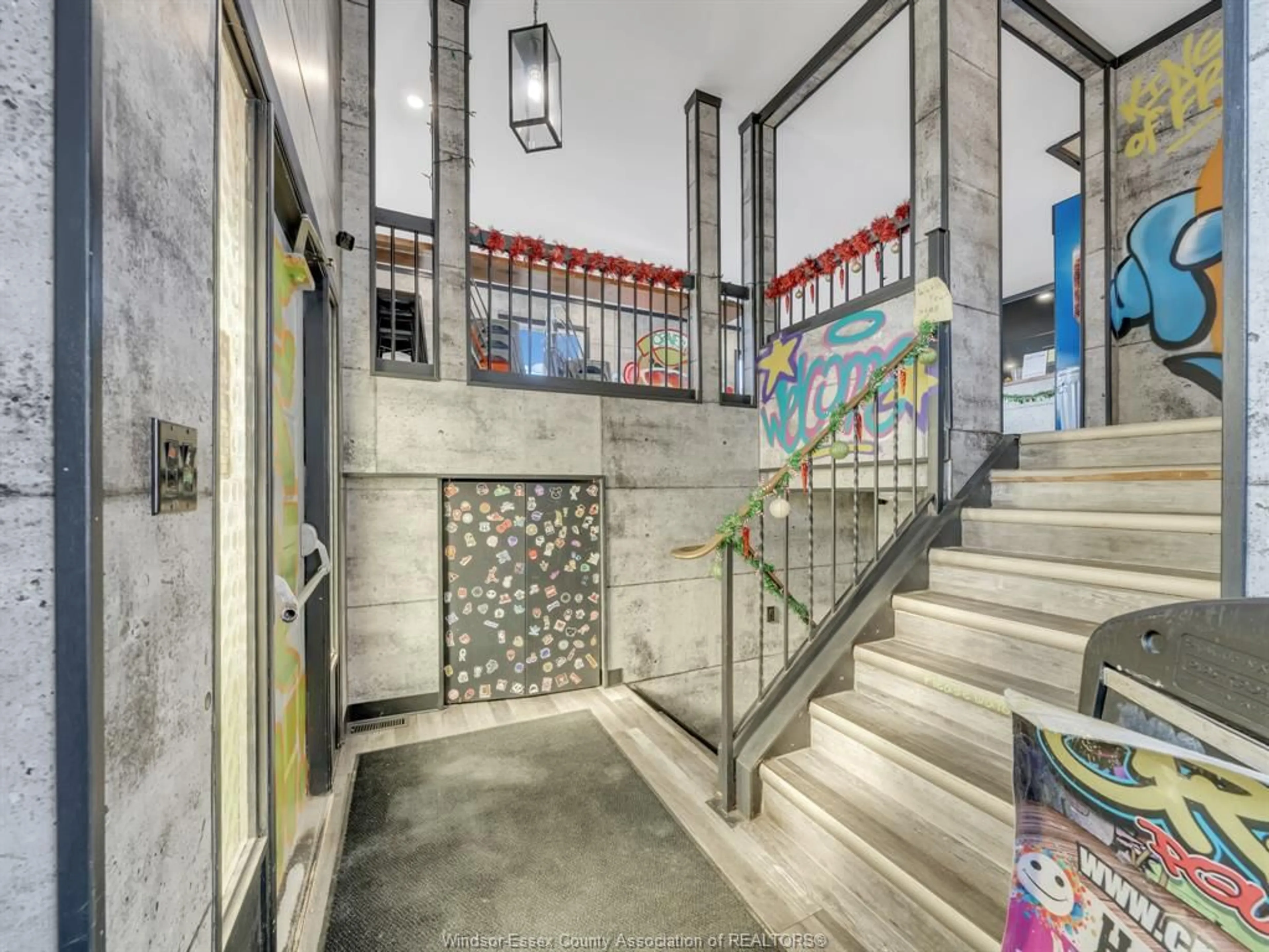 Indoor foyer for 581 BROADWAY, Belle River Ontario N0R 1A0