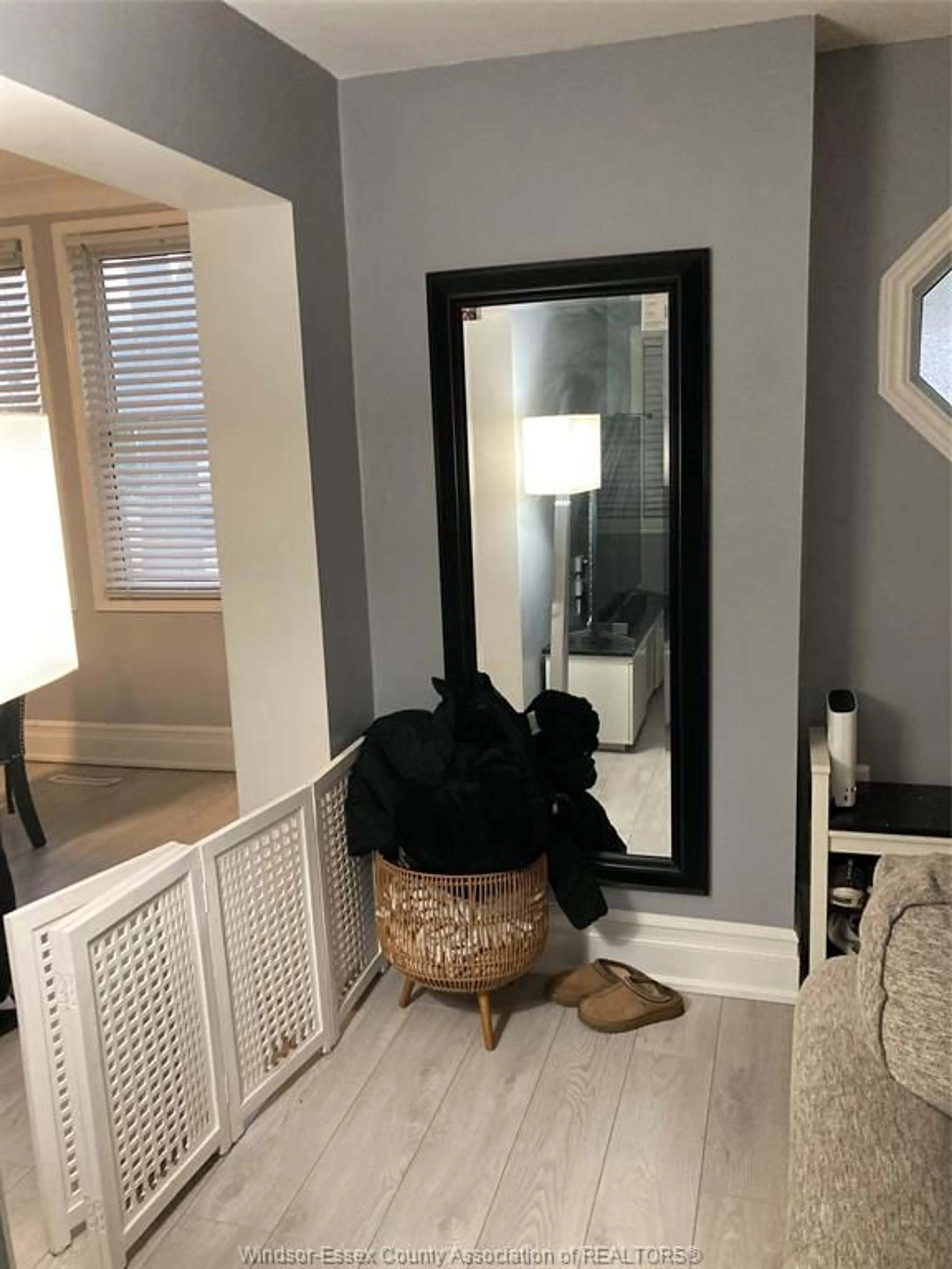 Indoor entryway for 2348 ARTHUR, Windsor Ontario N8W 3E9