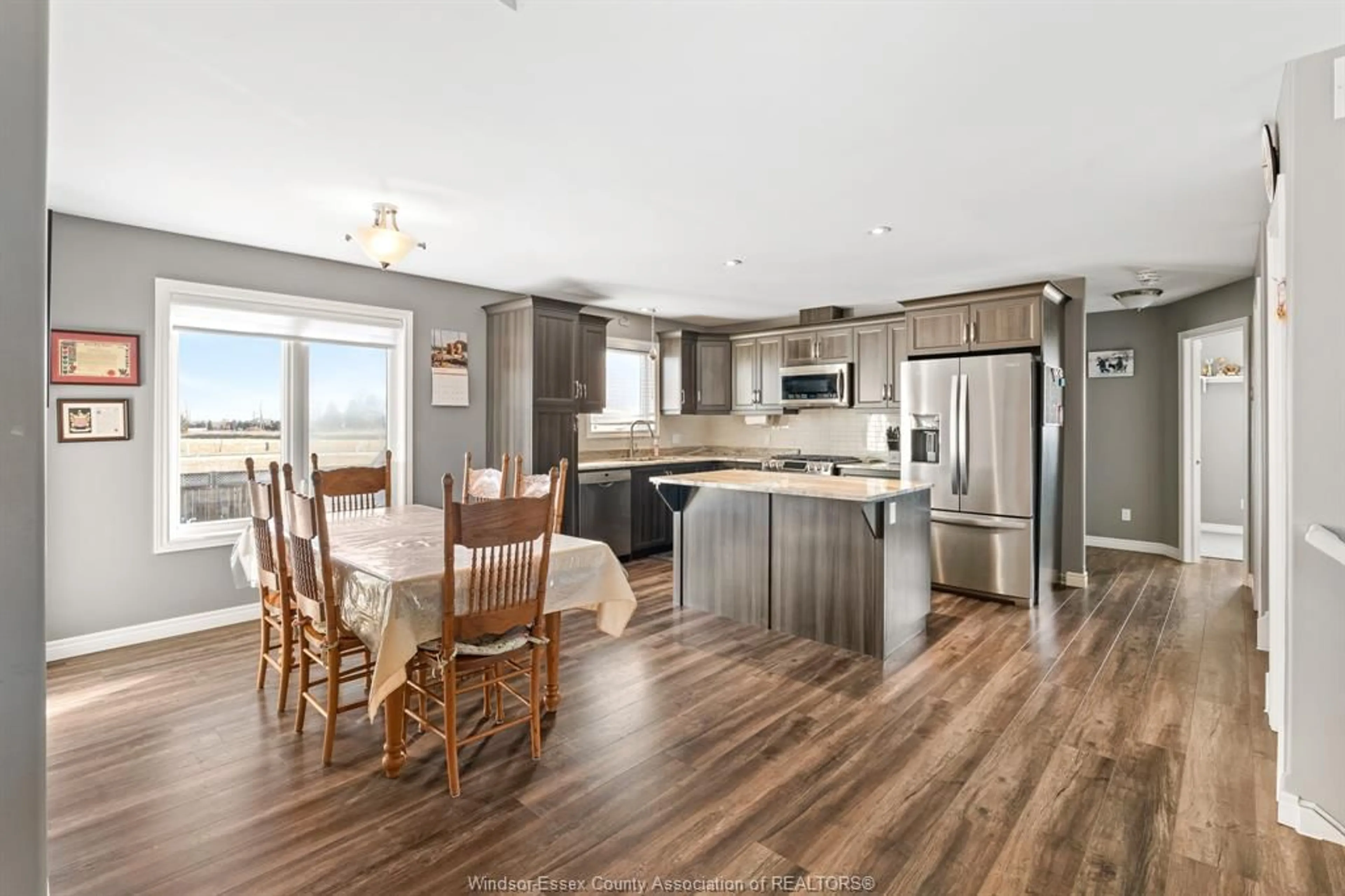 Open concept kitchen, wood/laminate floor for 61 HOMESTEADS, Tilbury Ontario N0P 2L0