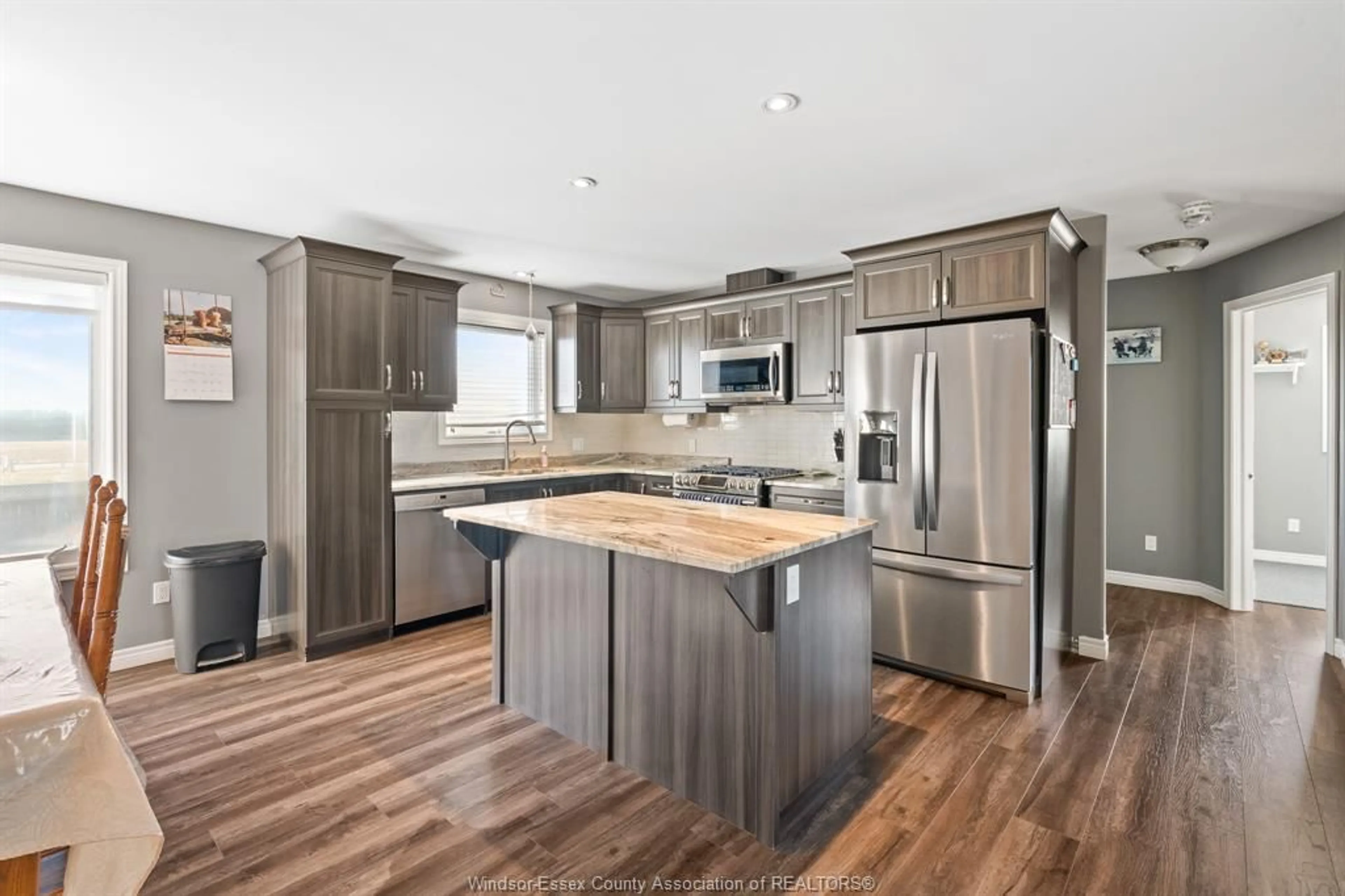 Open concept kitchen, wood/laminate floor for 61 HOMESTEADS, Tilbury Ontario N0P 2L0