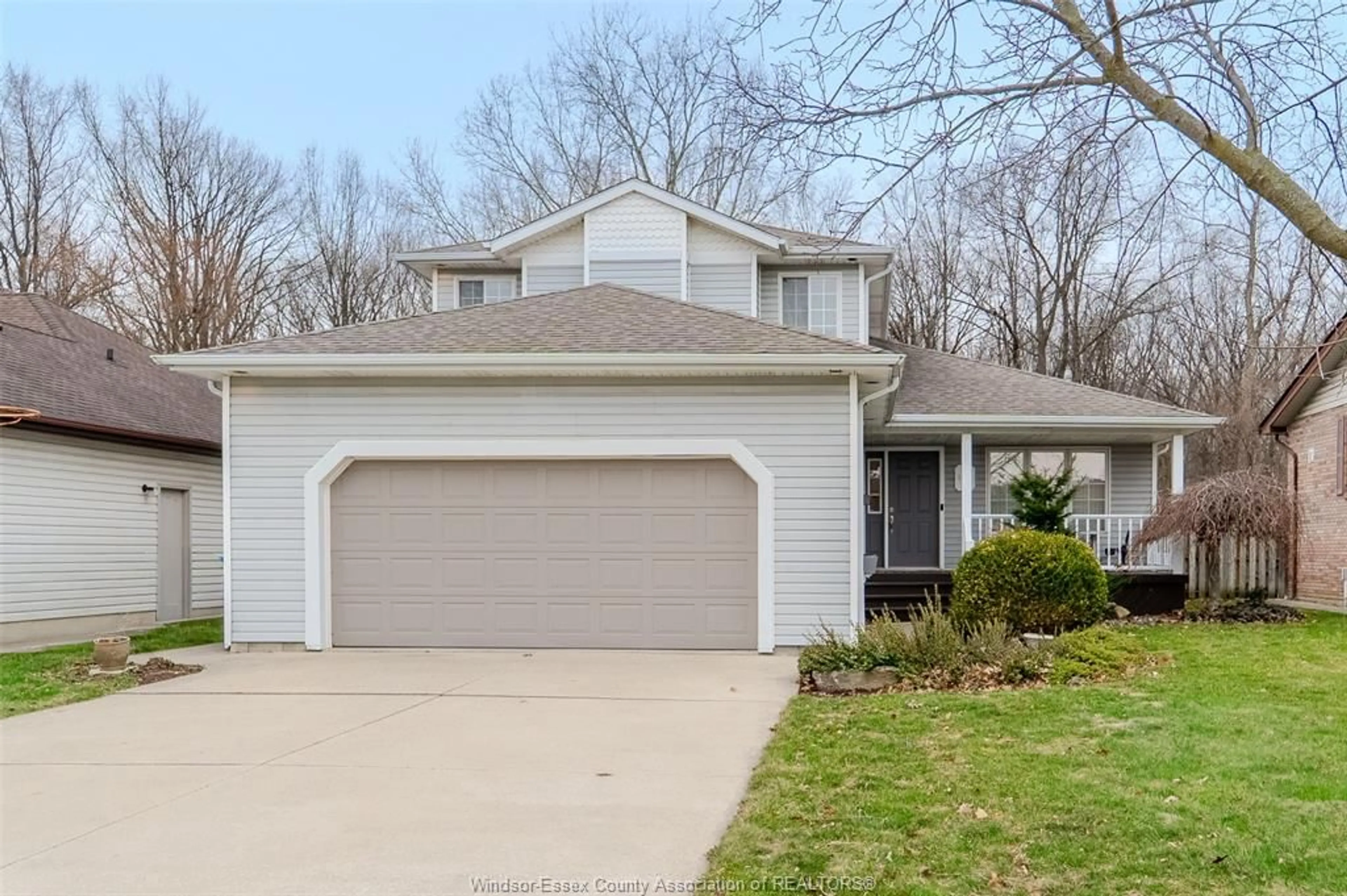 Home with vinyl exterior material, street for 3765 Woodward Blvd, Windsor Ontario N8W 2Z1