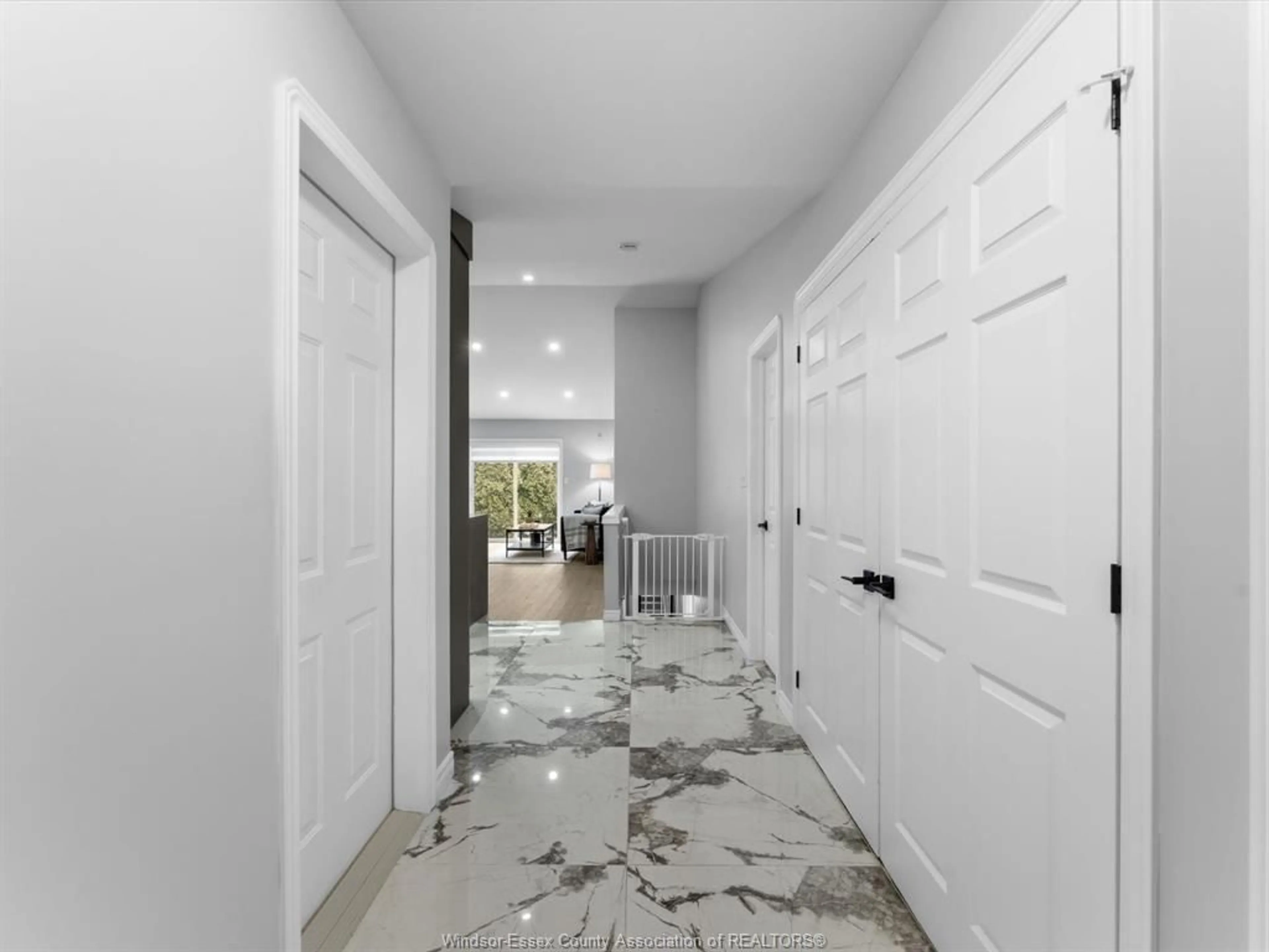 Indoor entryway for 1942 Castleton Ave, Windsor Ontario N8P 1P6