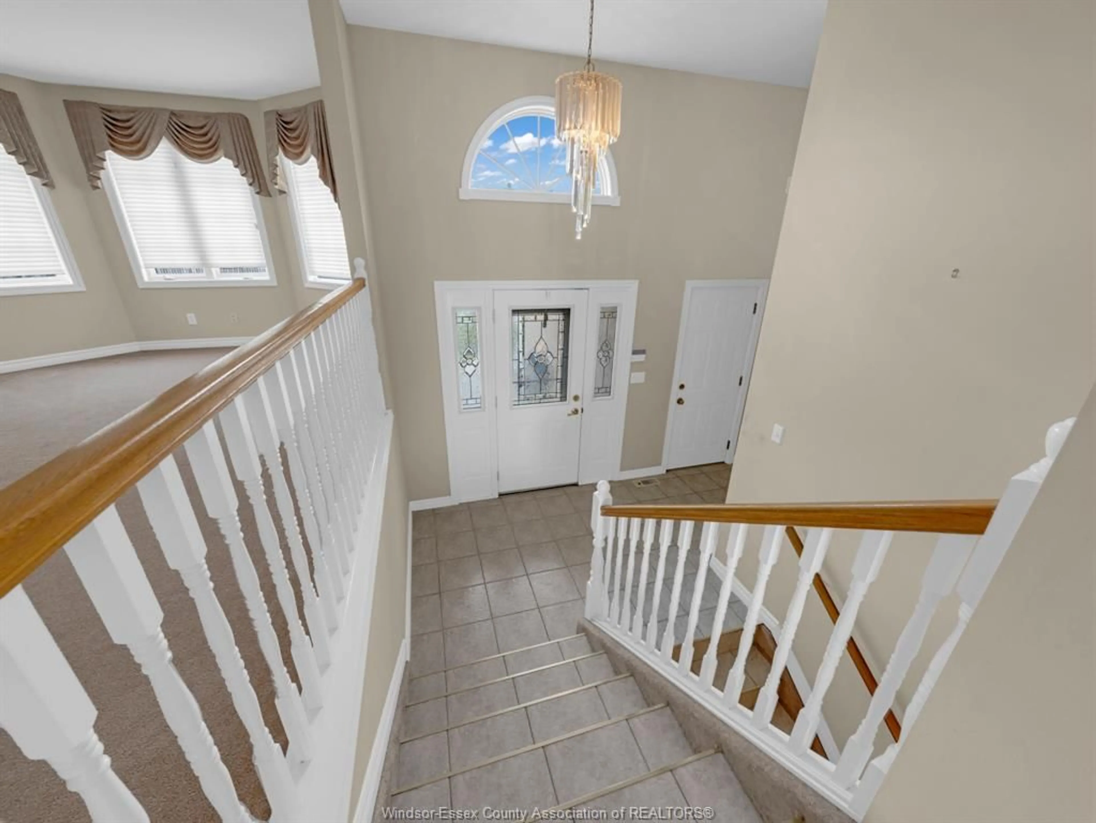 Indoor entryway for 212 GRANDVIEW Blvd, Lakeshore Ontario N0R 1A0