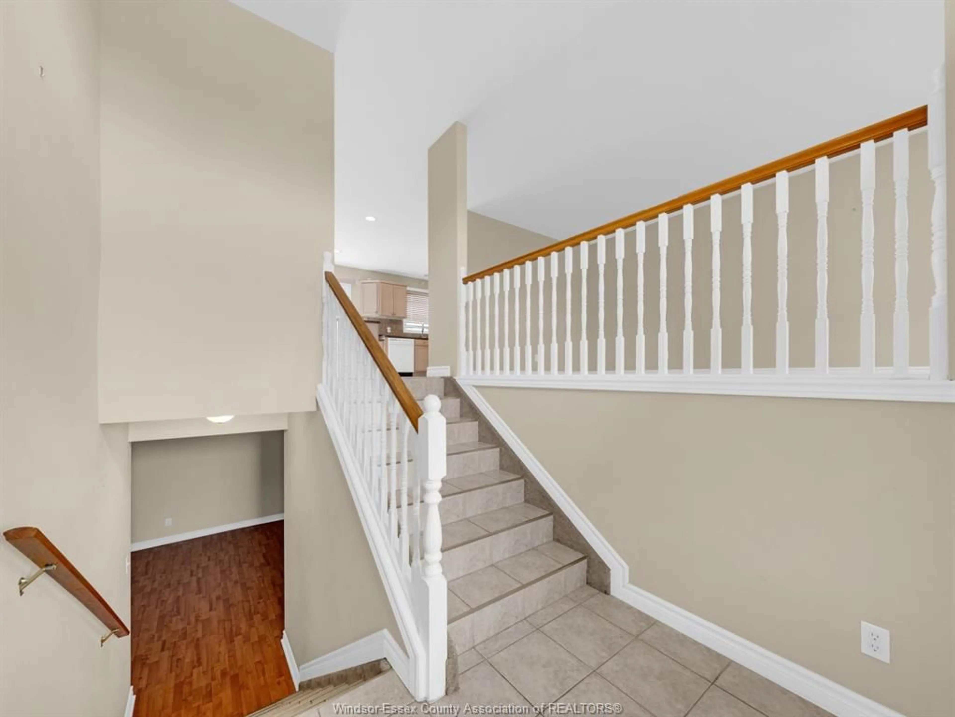 Unknown for 212 GRANDVIEW Blvd, Lakeshore Ontario N0R 1A0