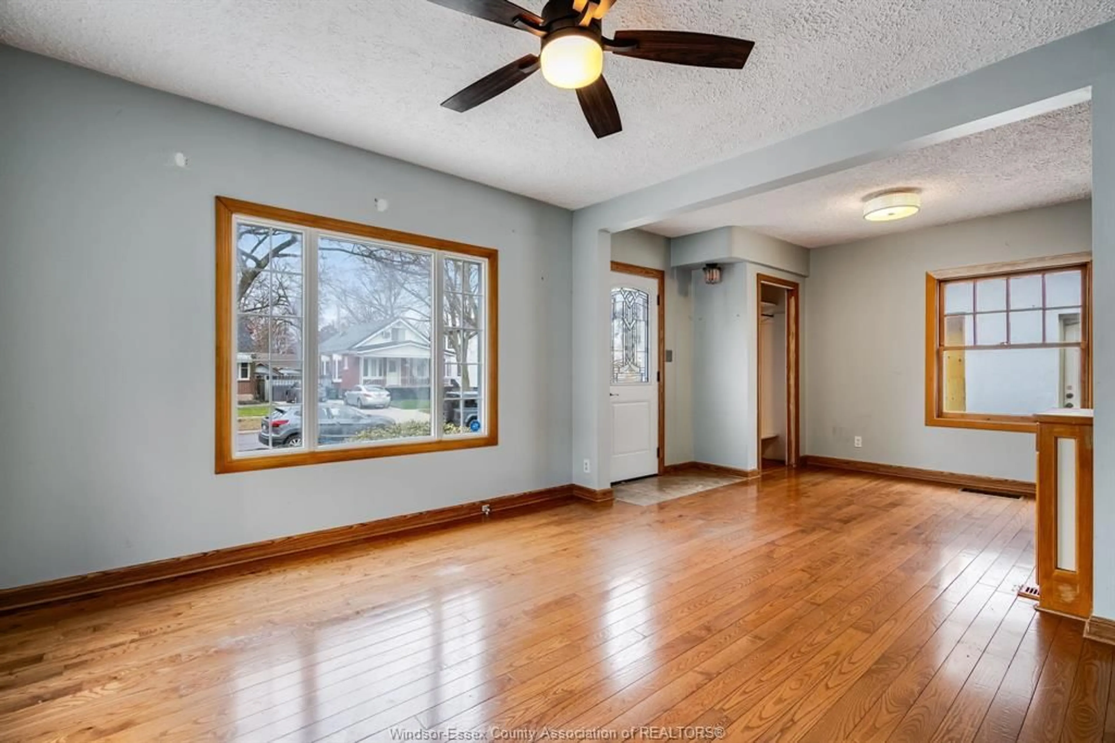 Unknown for 2436 Turner, Windsor Ontario N8W 3K8