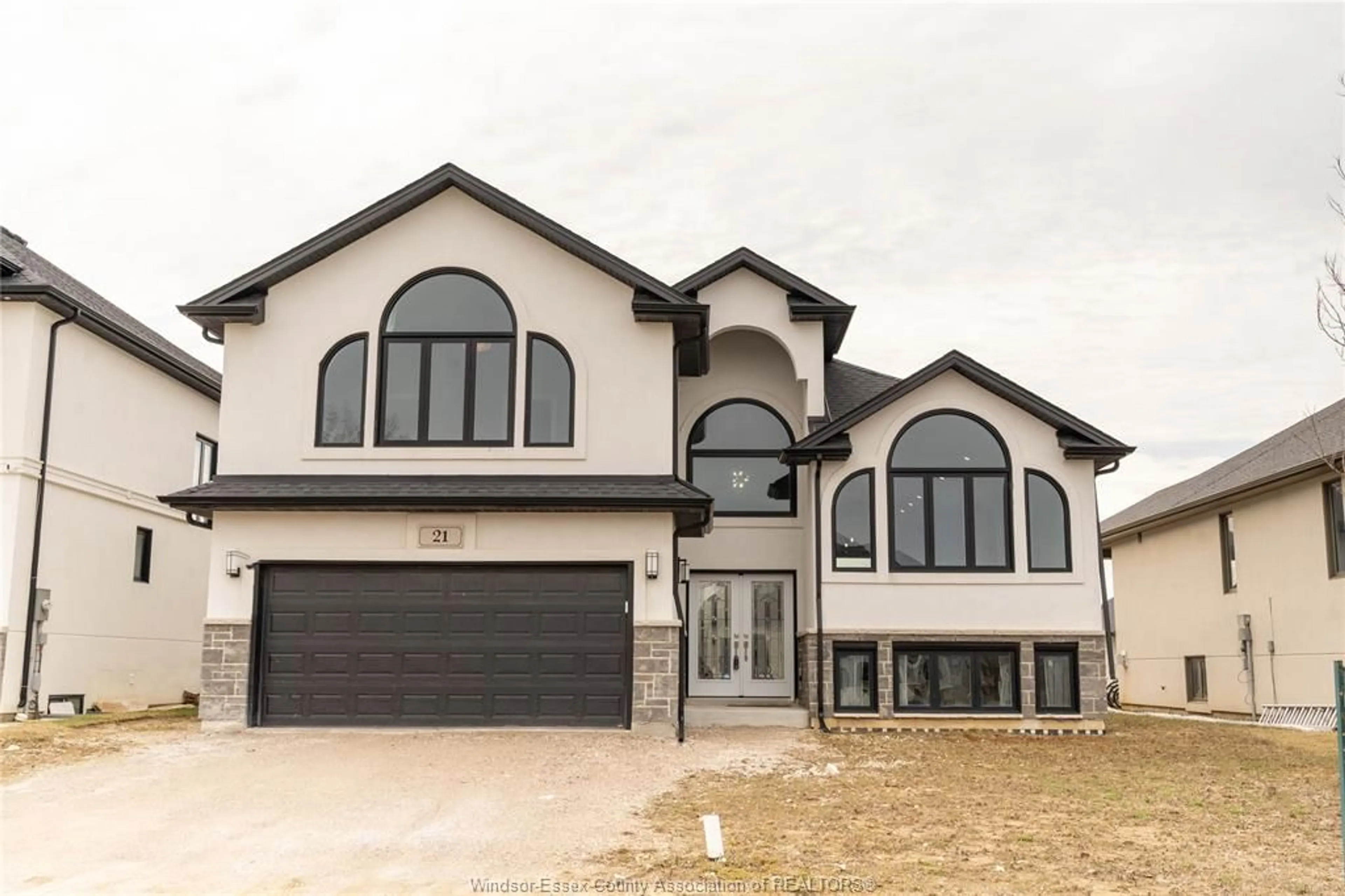 Home with vinyl exterior material, street for 21 NOBLE Crt, Amherstburg Ontario N9V 3T4