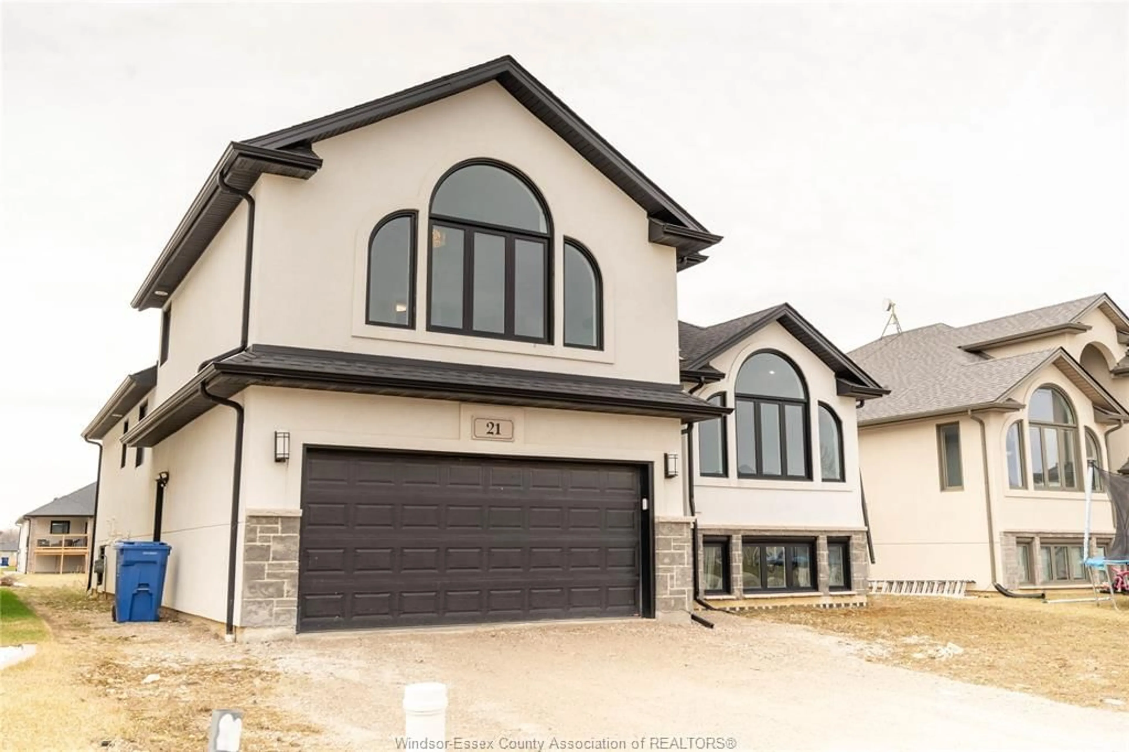 Home with vinyl exterior material, street for 21 NOBLE Crt, Amherstburg Ontario N9V 3T4