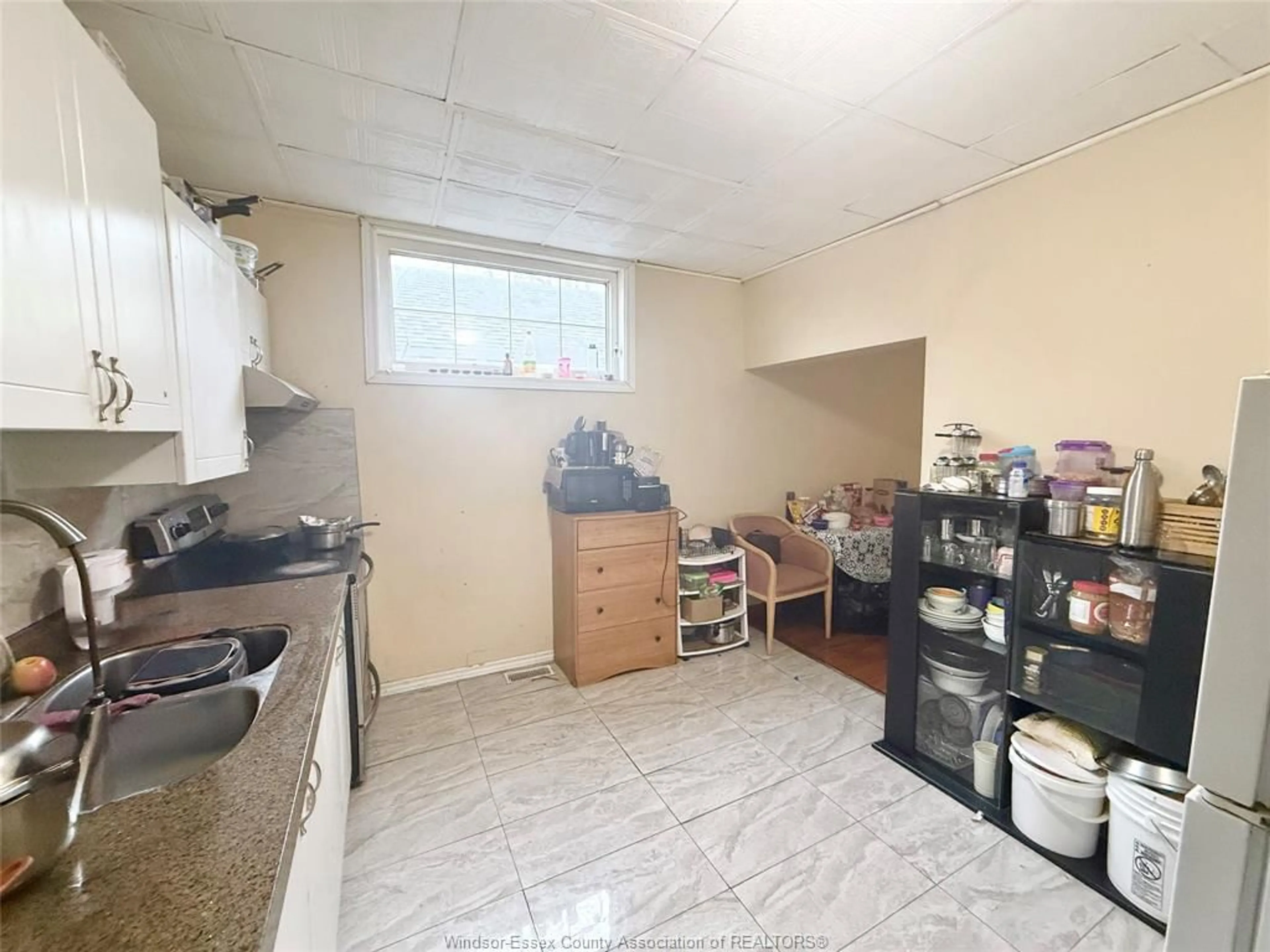 Standard kitchen, floor is not visible for 516 DOUGALL Ave, Windsor Ontario N9A 4P6