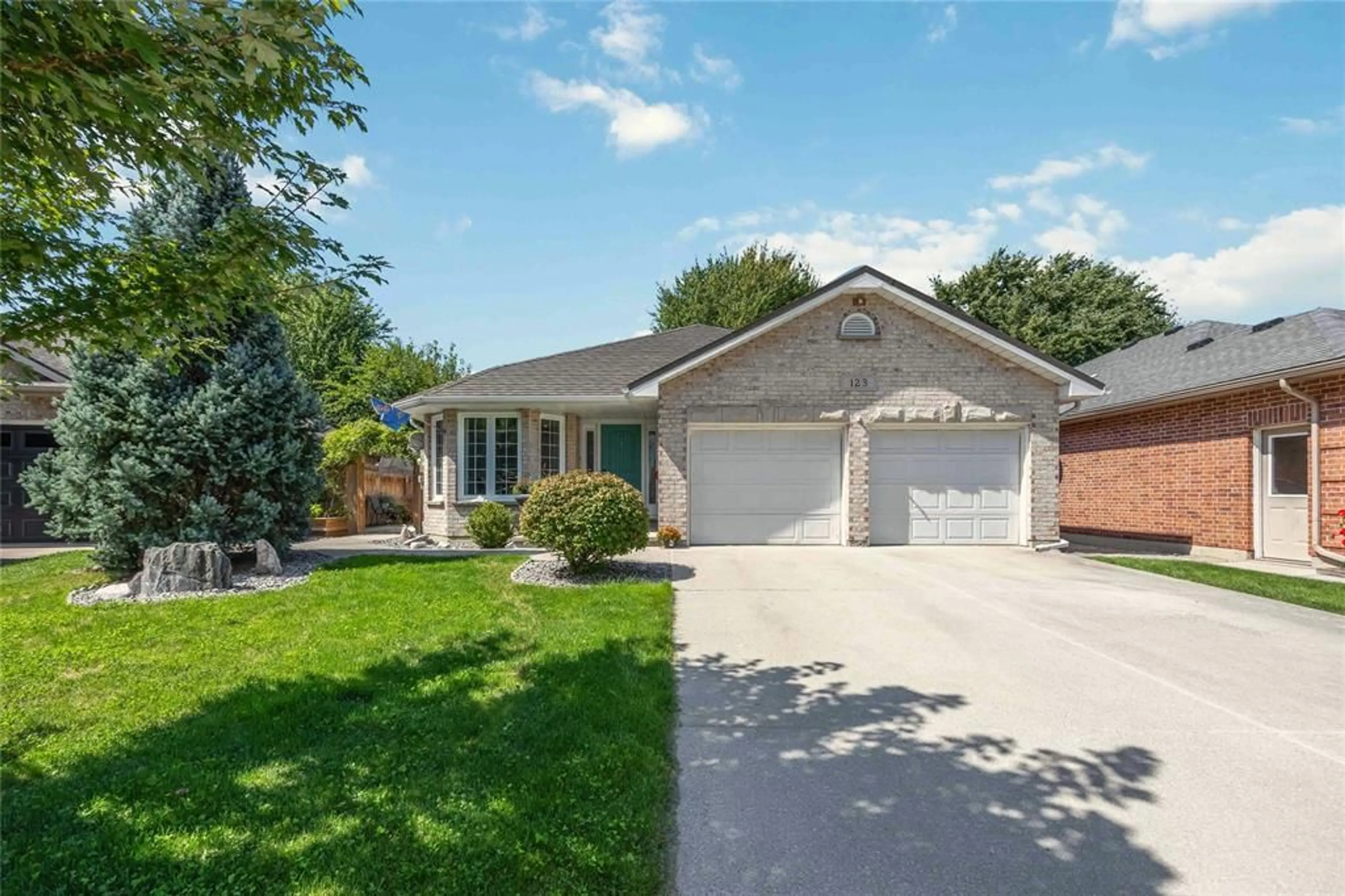 Home with vinyl exterior material, street for 123 Cassandra Blvd, Sarnia Ontario N7S 6N1