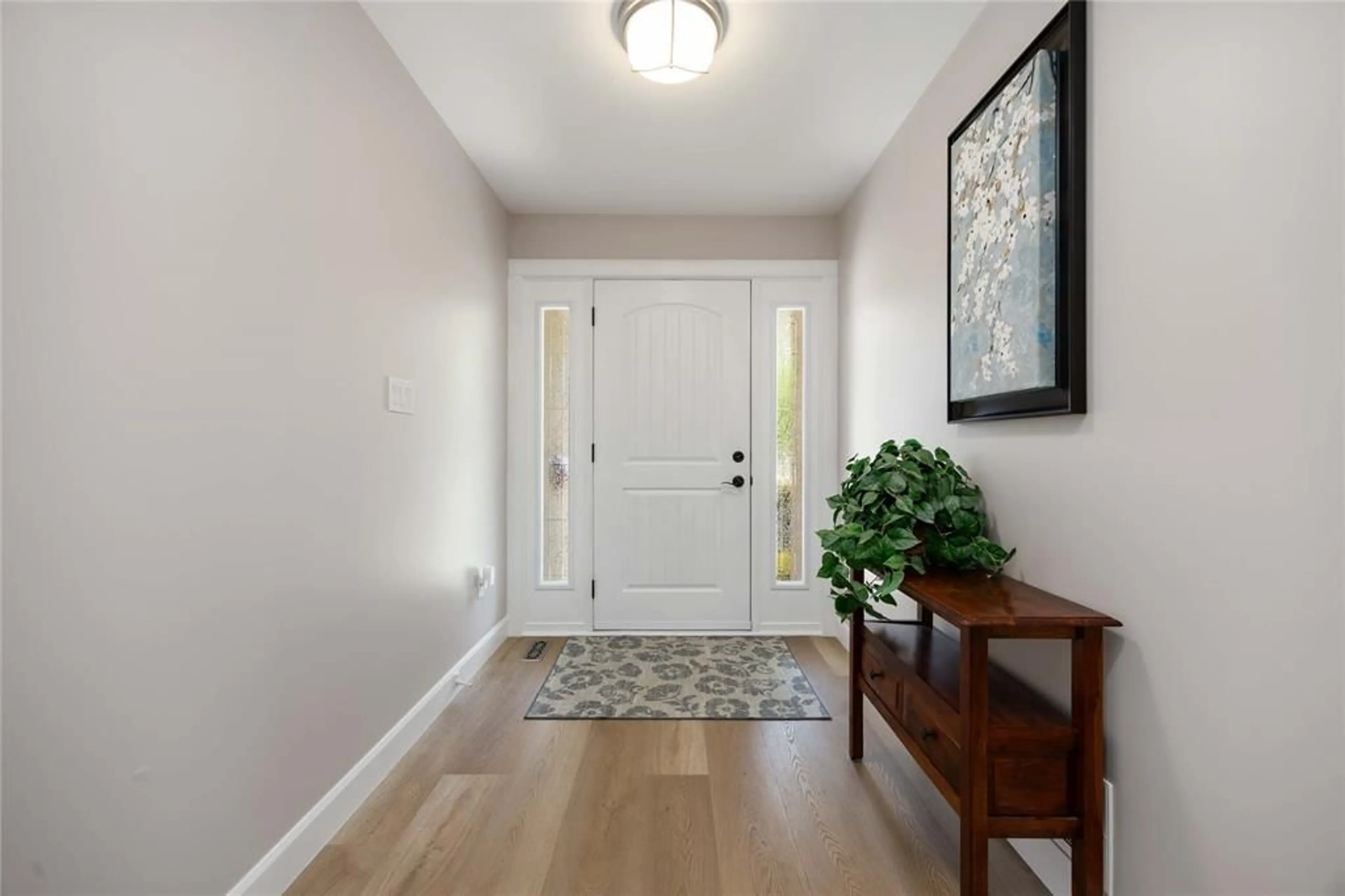 Indoor entryway for 123 Cassandra Blvd, Sarnia Ontario N7S 6N1
